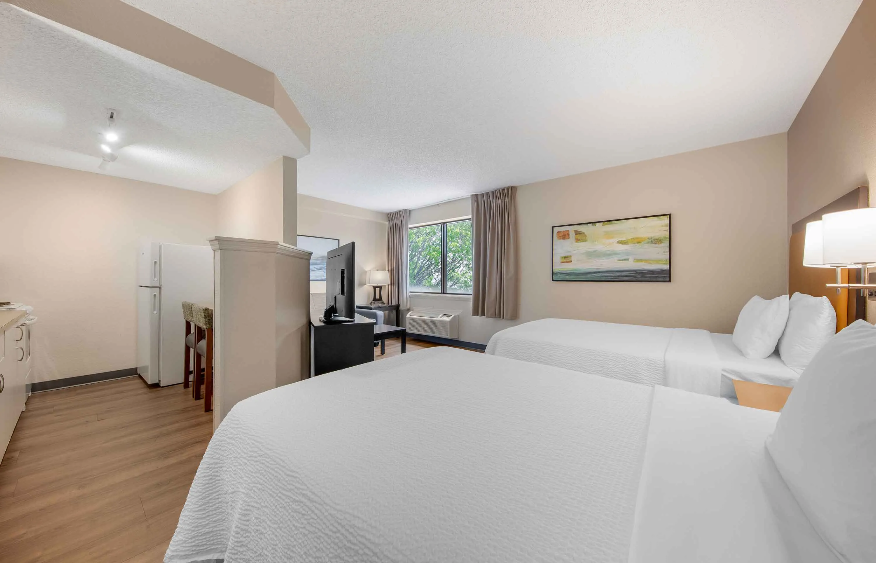 Deluxe Studio - 2 Full Beds