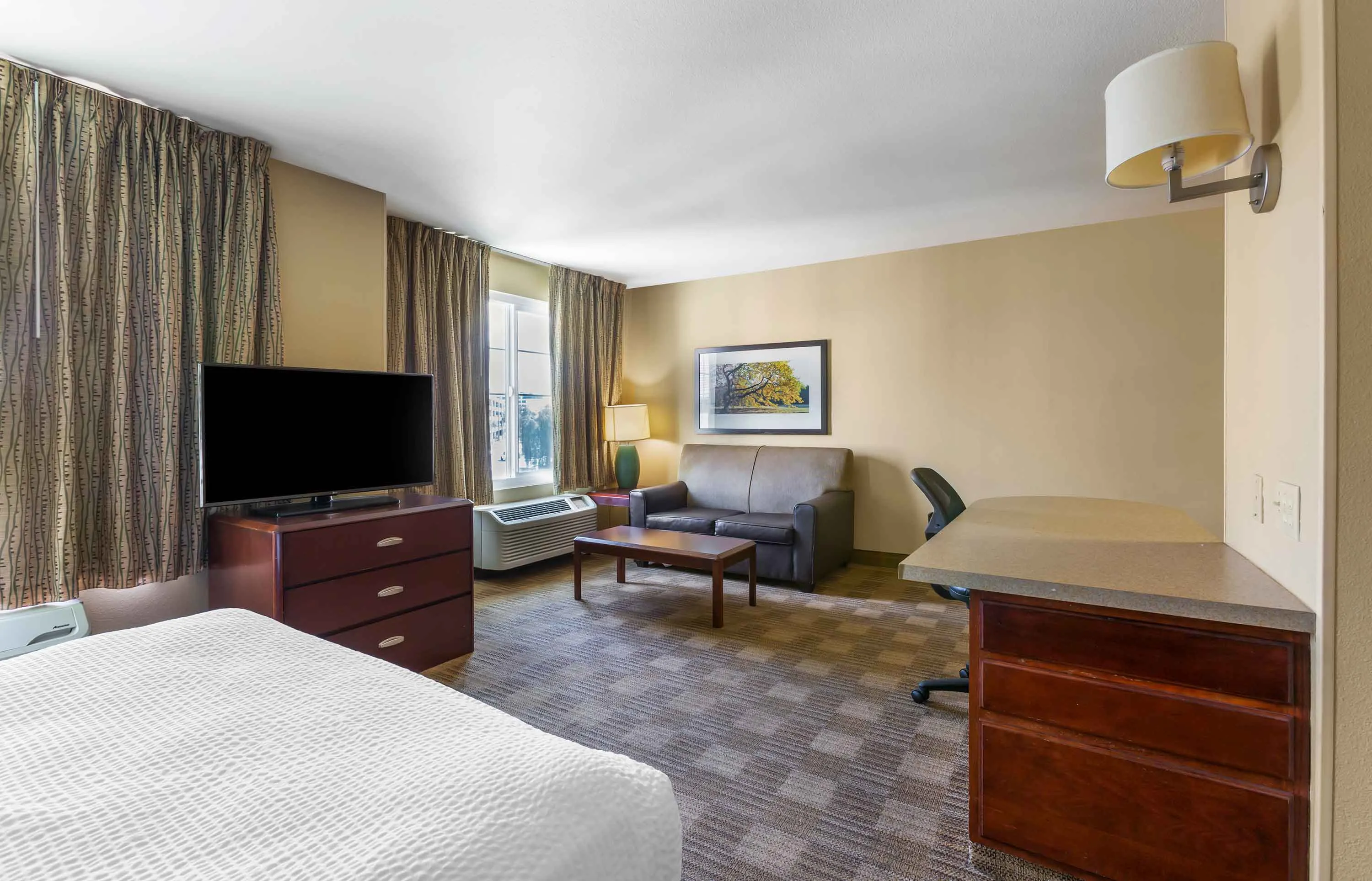 Deluxe Studio - 1 Full Bed