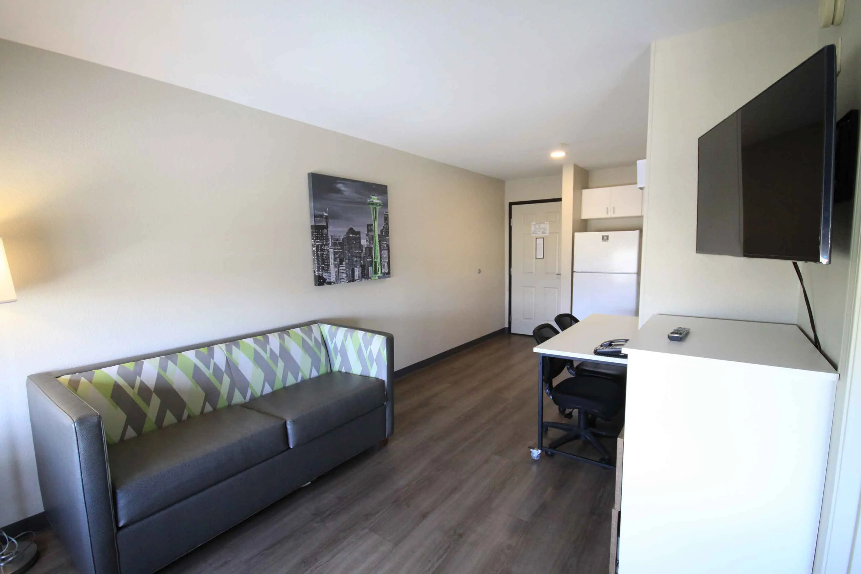 1 Bedroom Suite - 1 King Bed