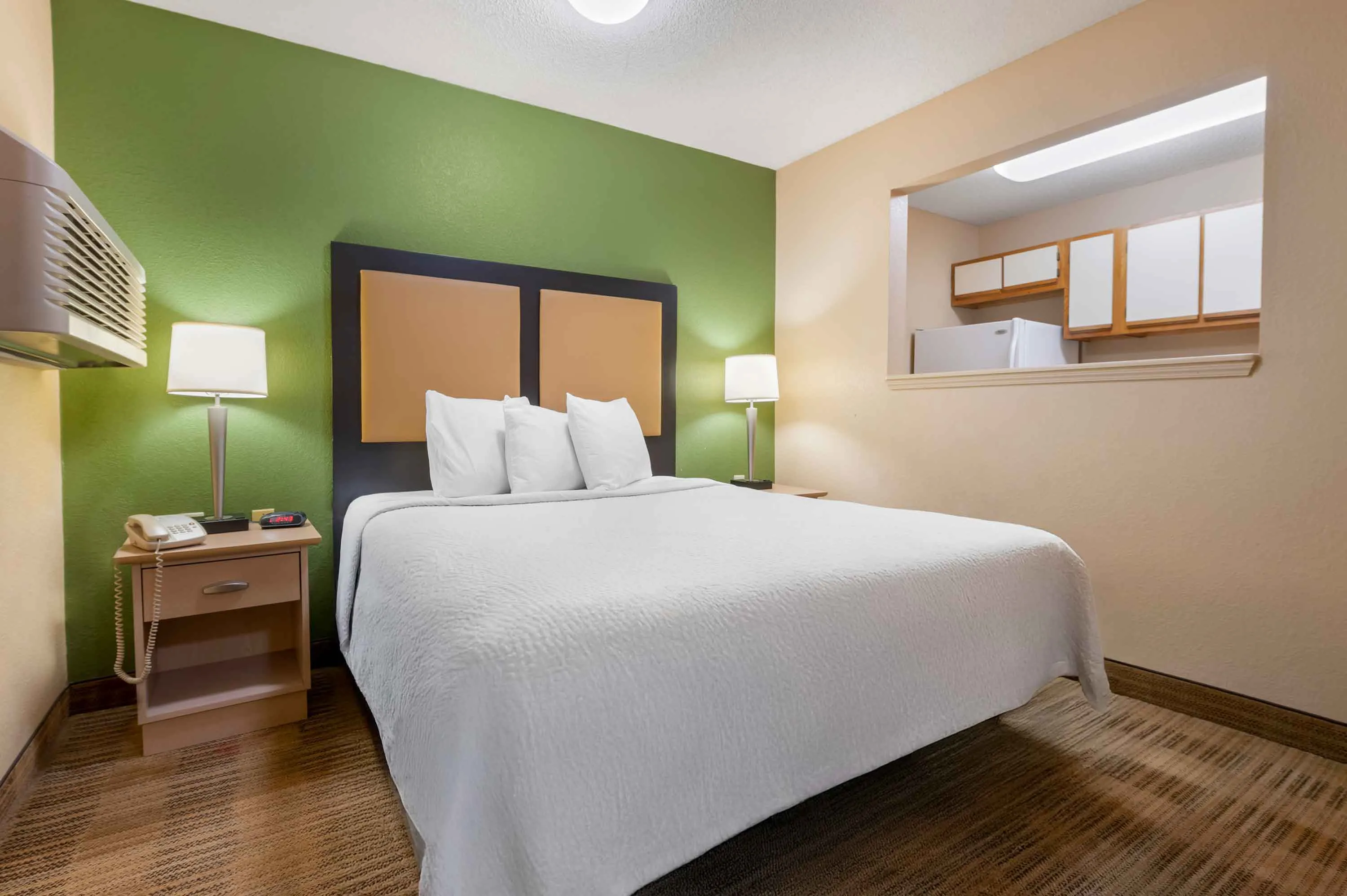 Deluxe Studio - 1 King Bed