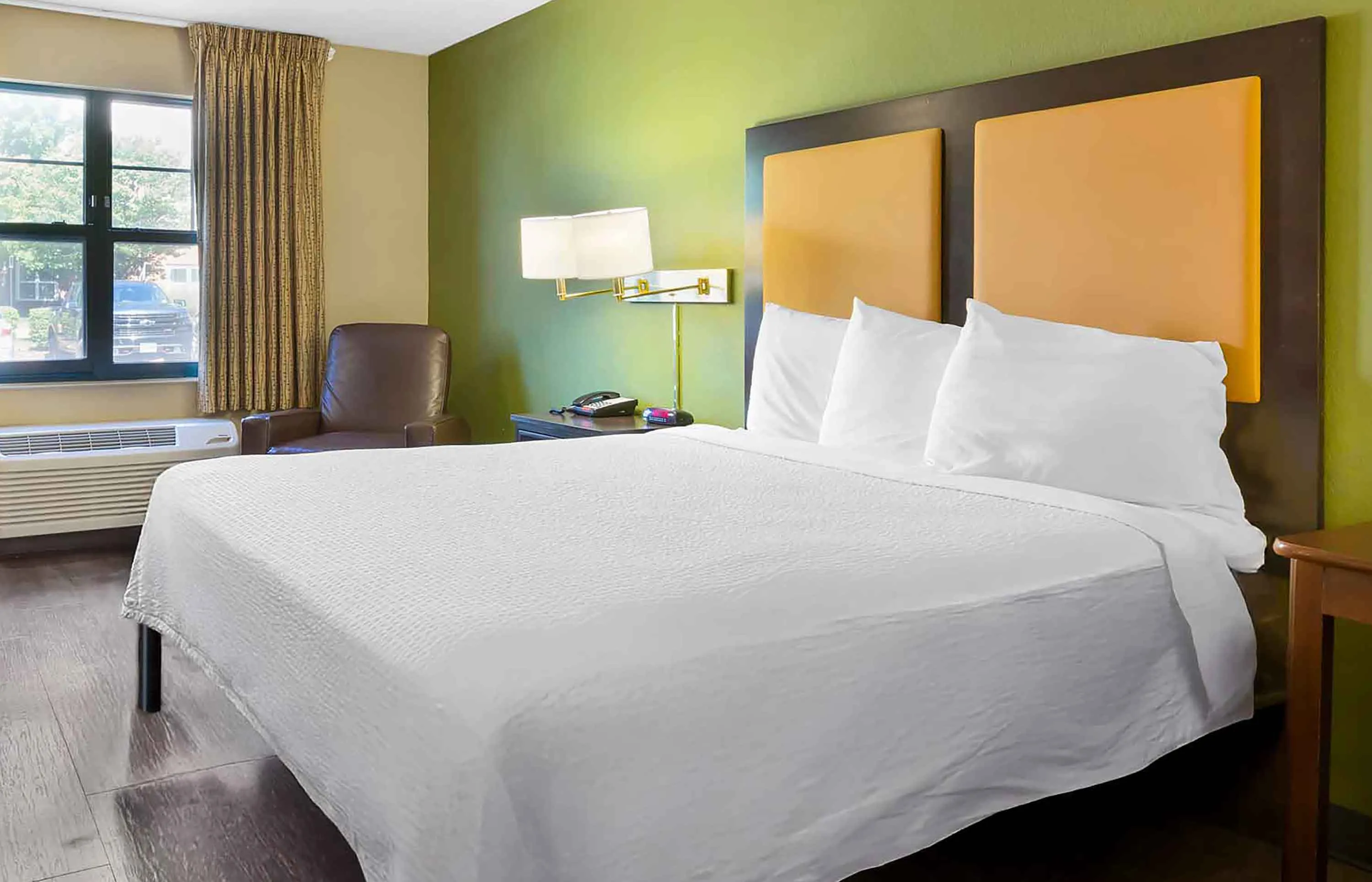 Deluxe Studio - 1 Full Bed