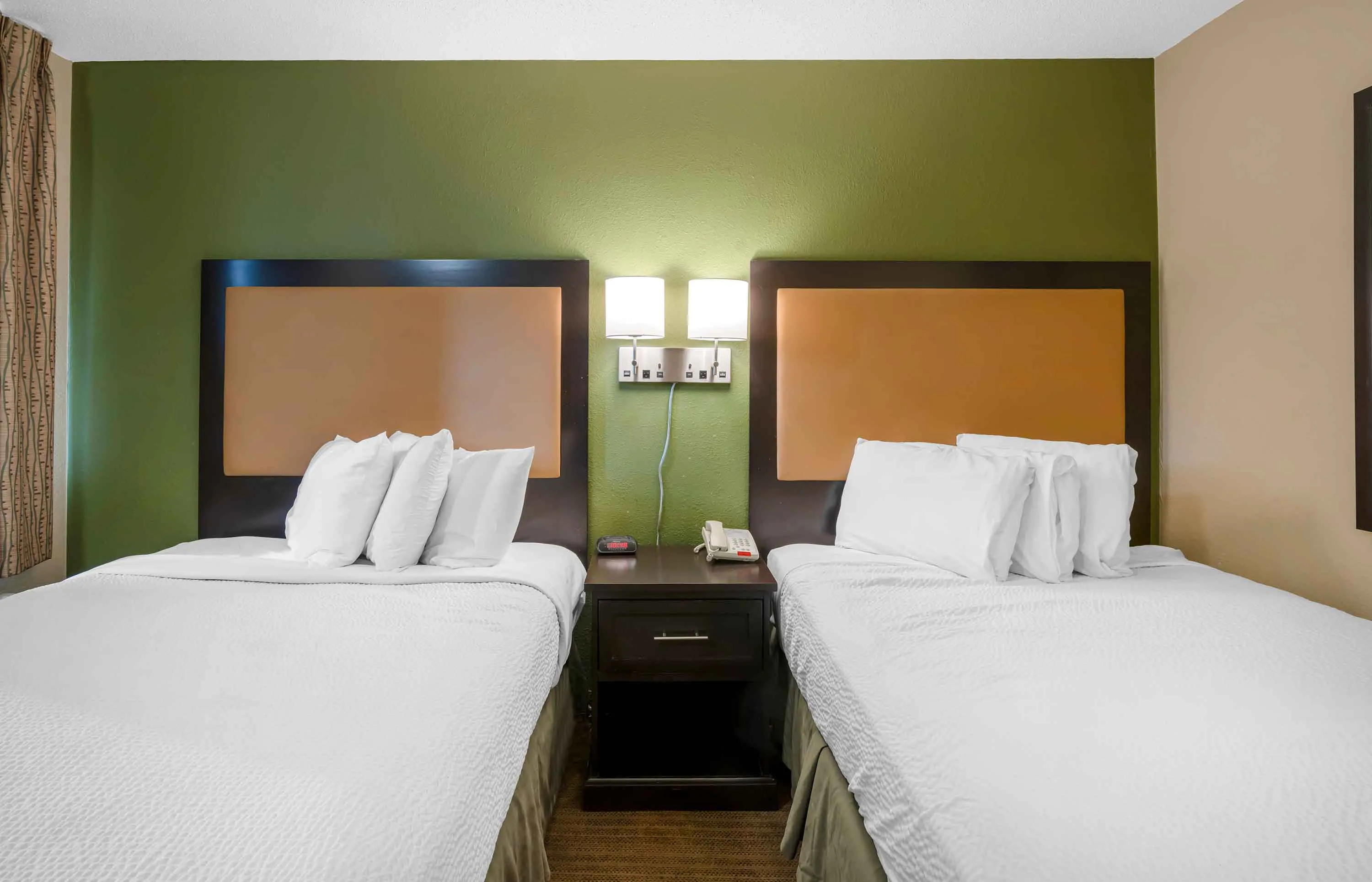 Studio Suite - 2 Full Beds