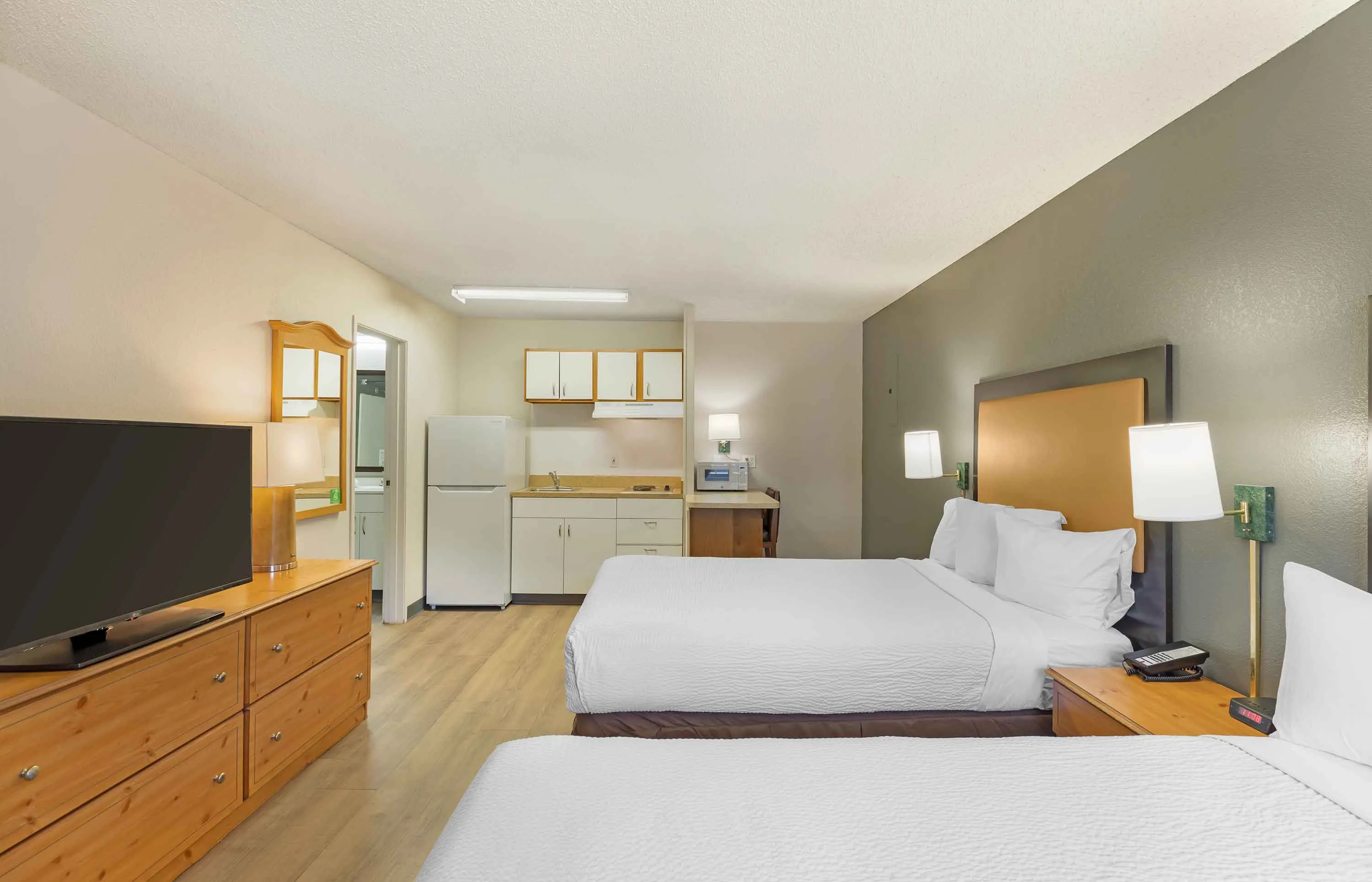 Studio Suite - 2 Full Beds