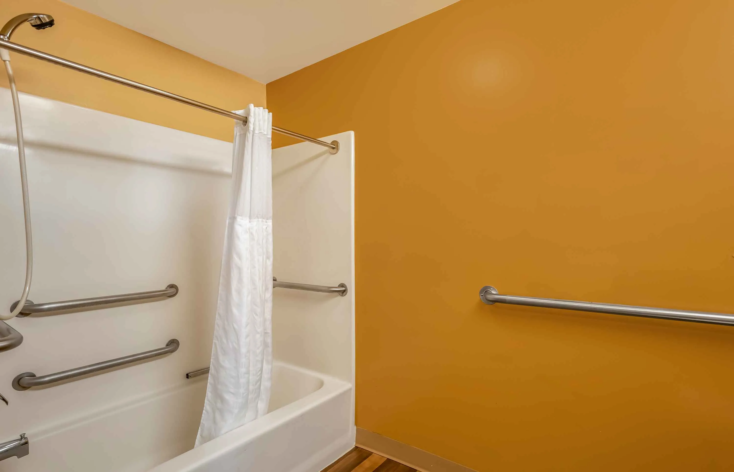 Studio Suite - 1 Queen Bed