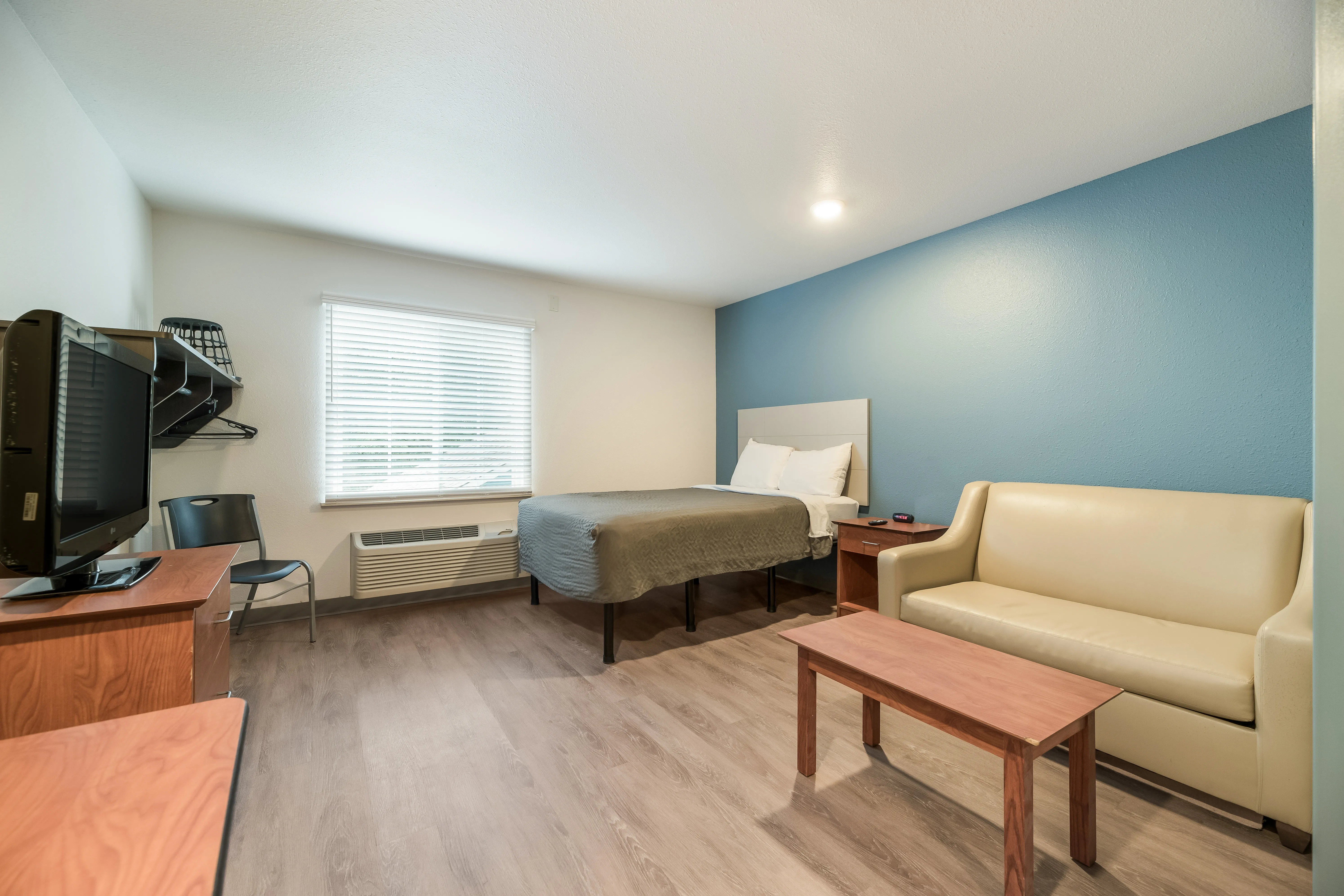 Deluxe Studio - 1 Full Bed
