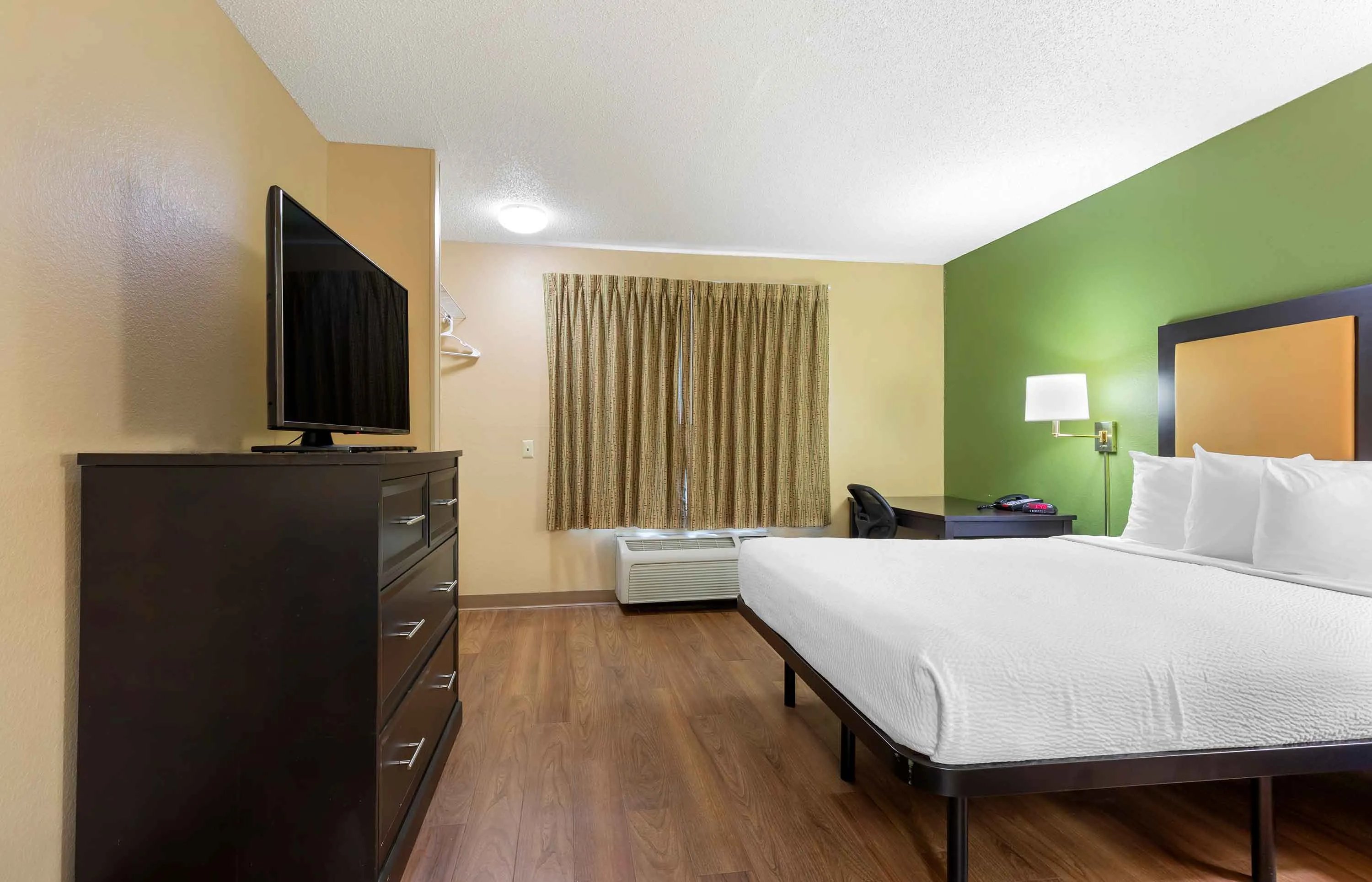 Studio Suite - 1 Queen Bed