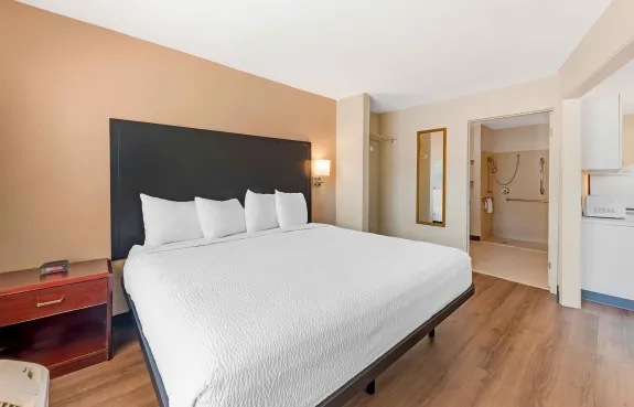 Deluxe Studio - 1 King Bed