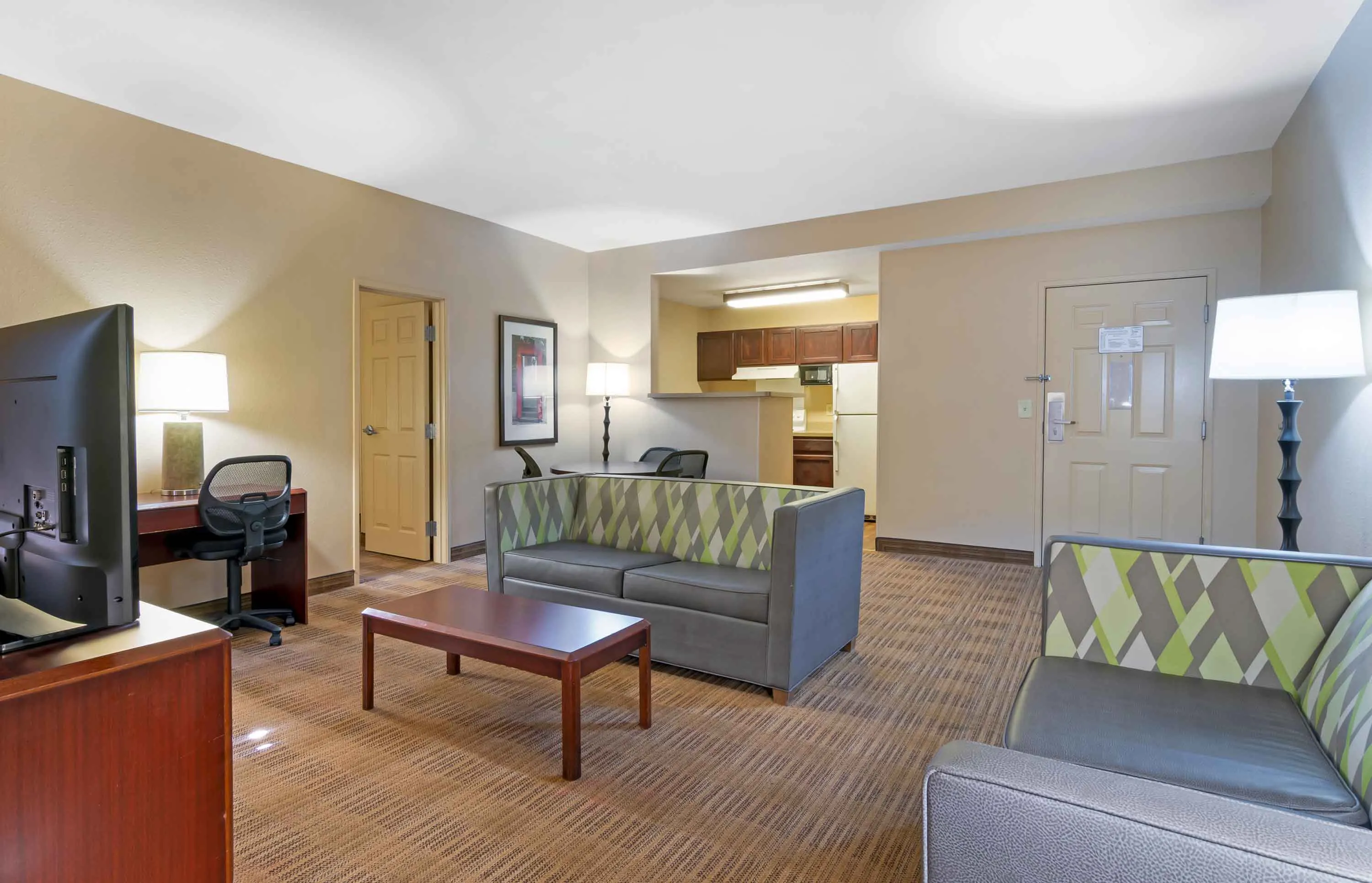 1 Bedroom Suite - 1 King Bed