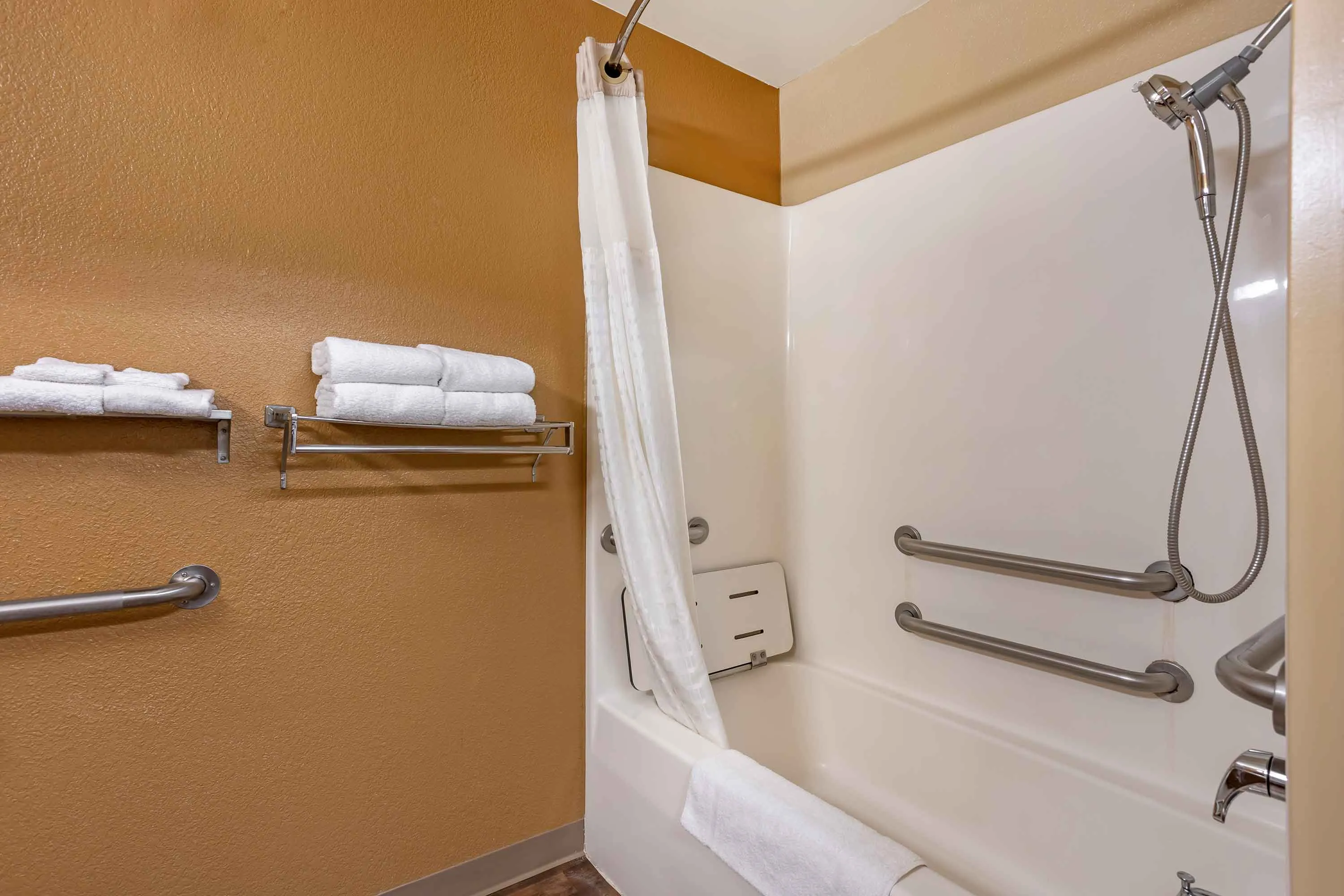 Studio Suite - 1 Queen Bed