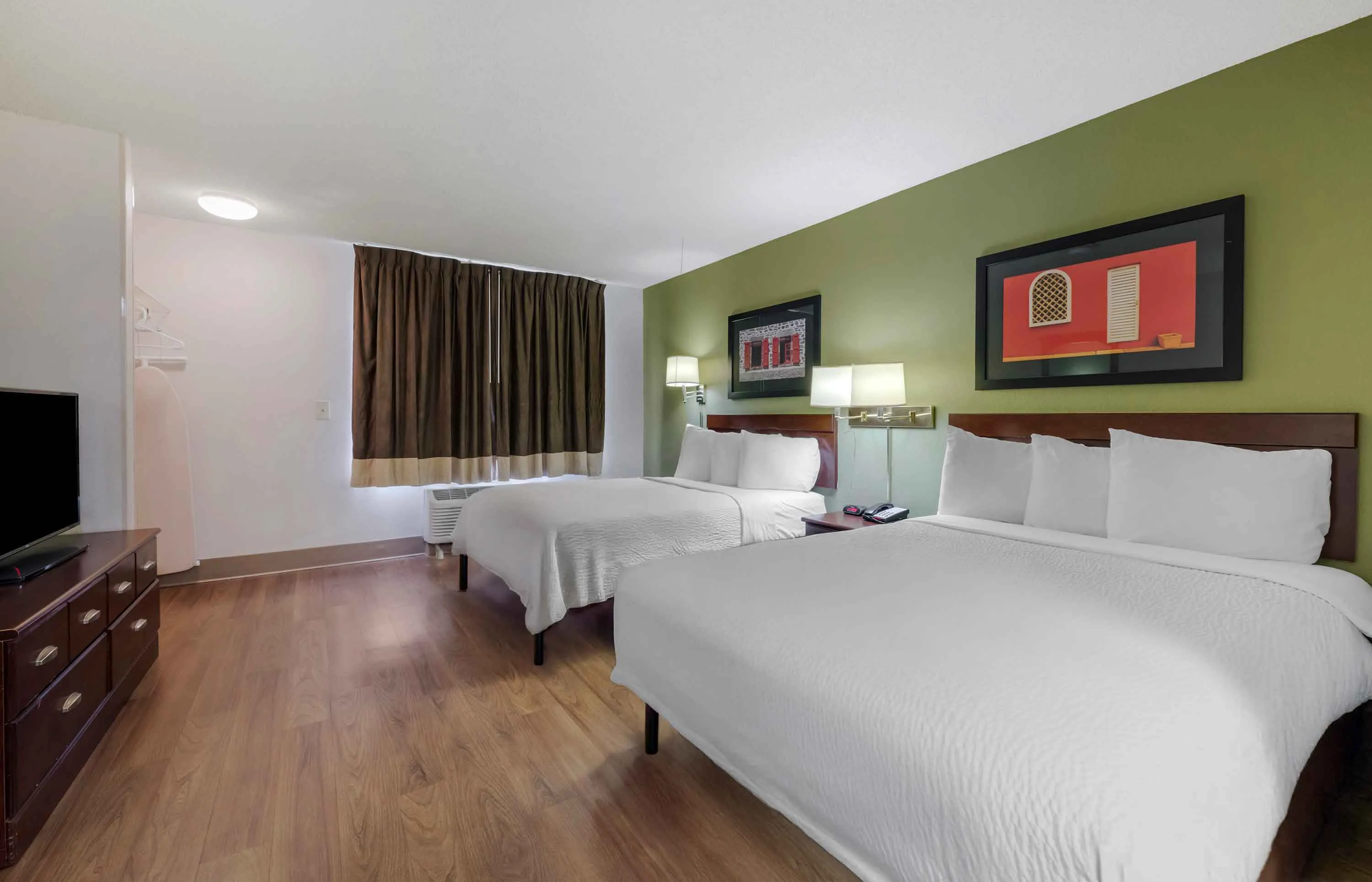 Studio Suite - 2 Full Beds