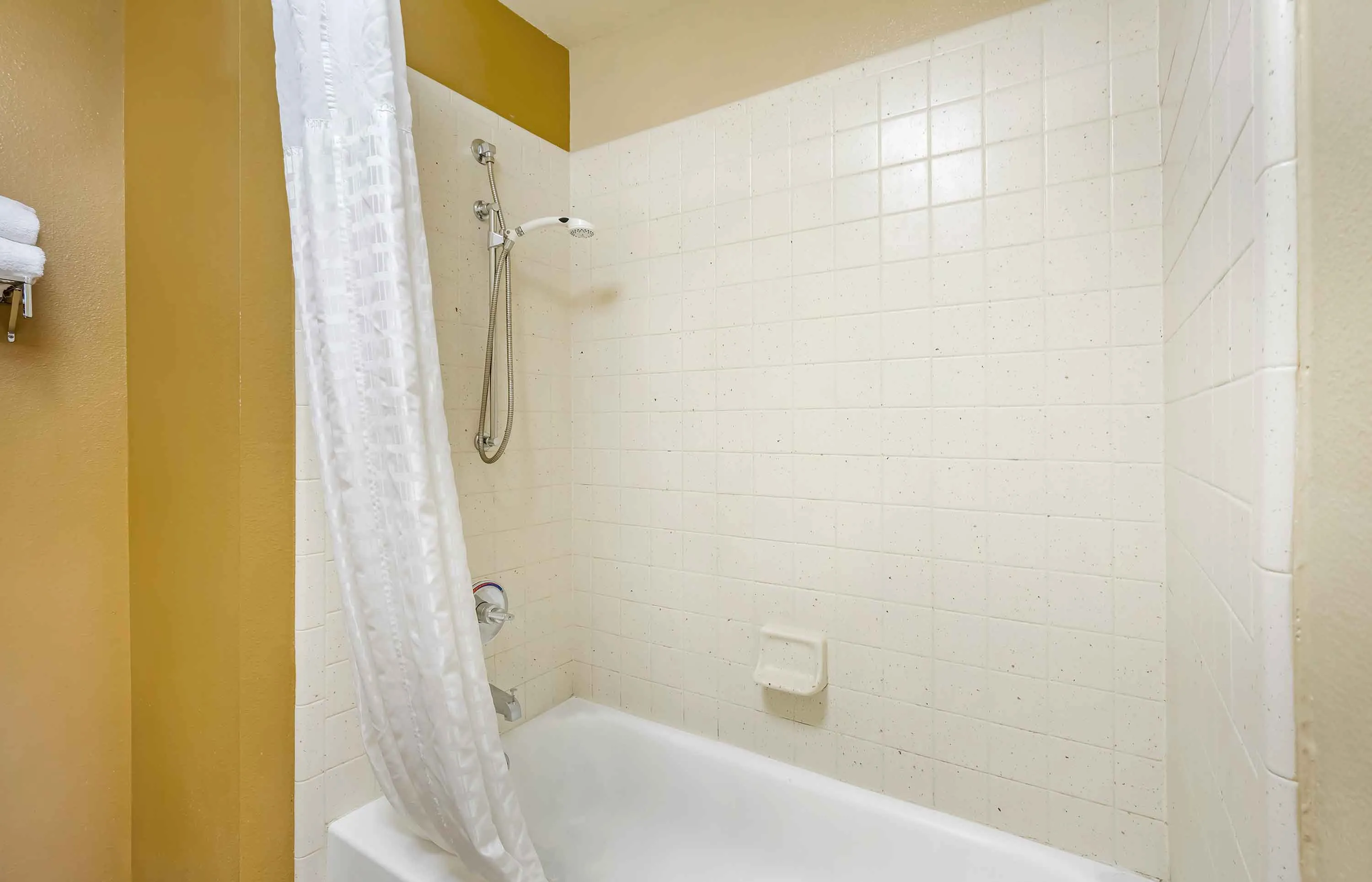 Deluxe Studio - 1 King Bed