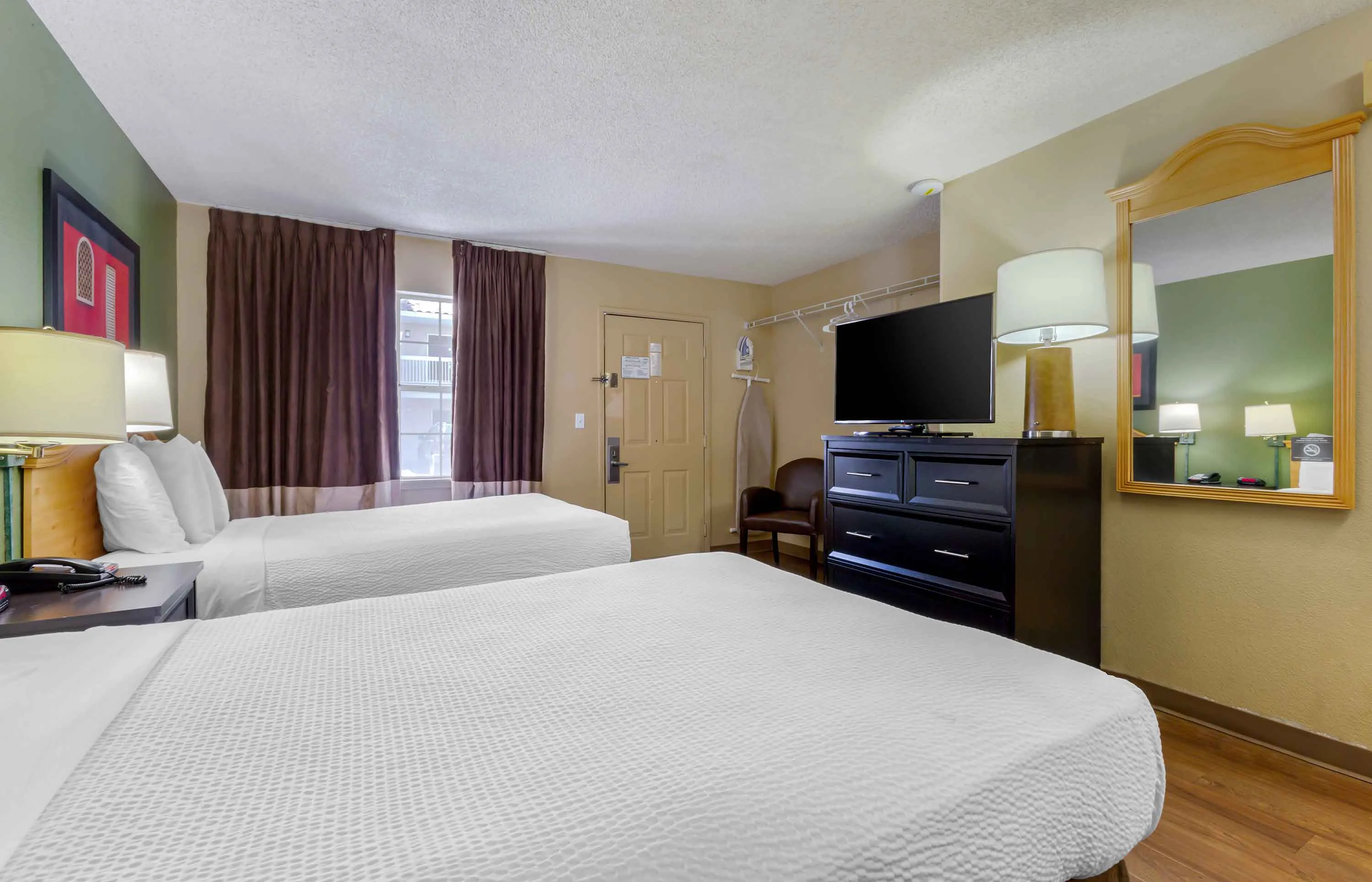 Studio Suite - 2 Full Beds