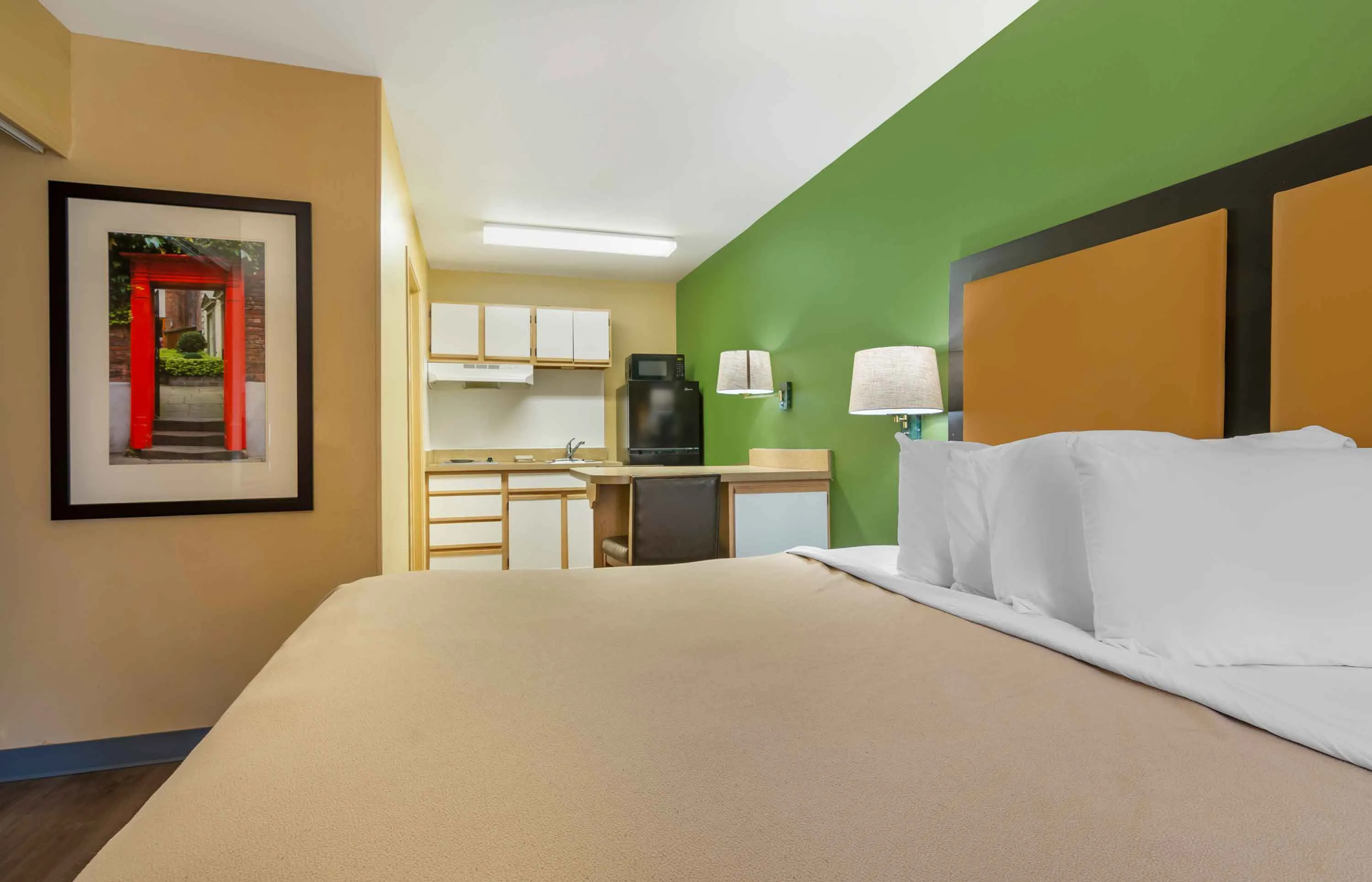 Deluxe Studio - 1 King Bed
