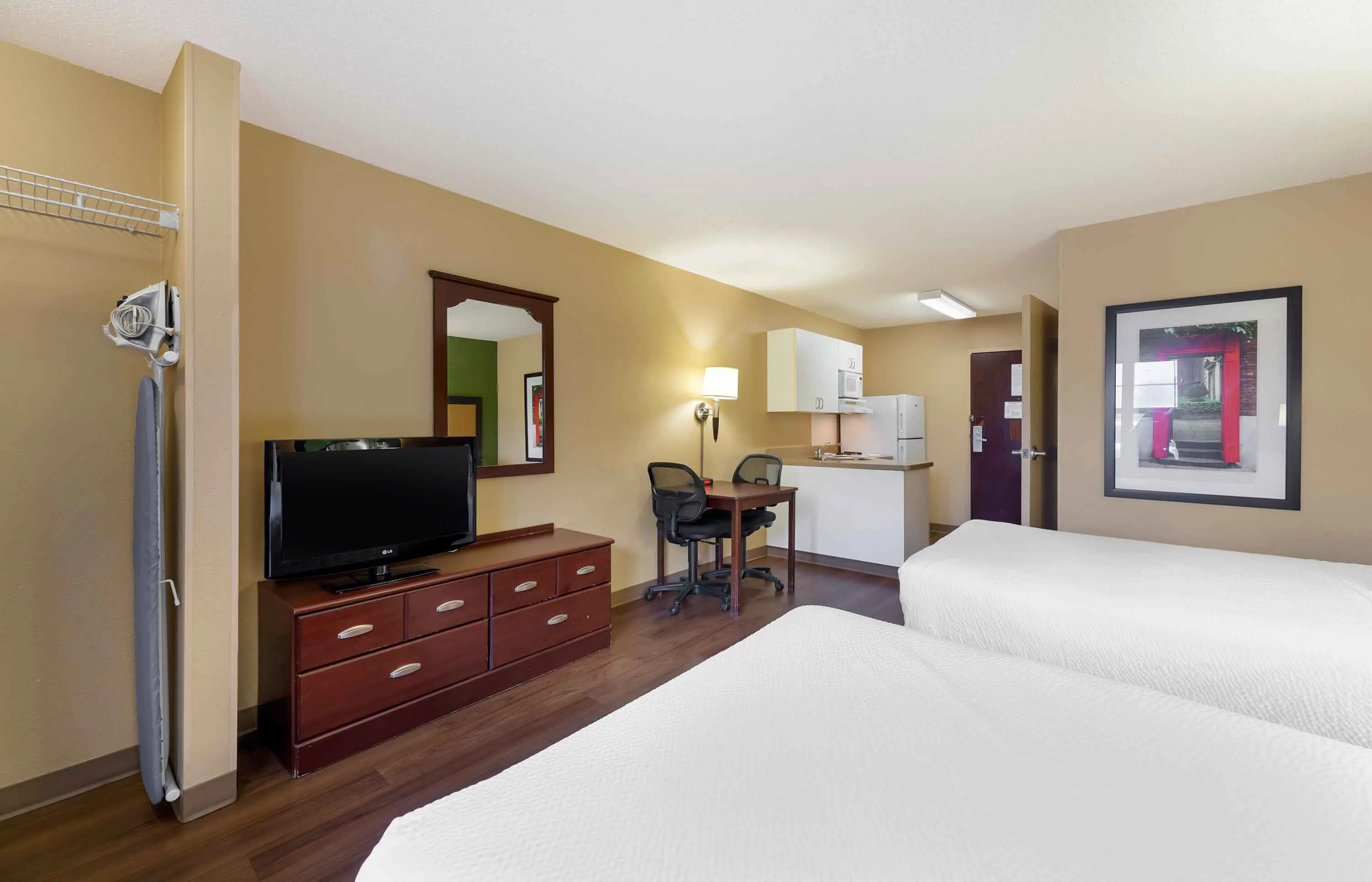 Studio Suite - 2 Full Beds