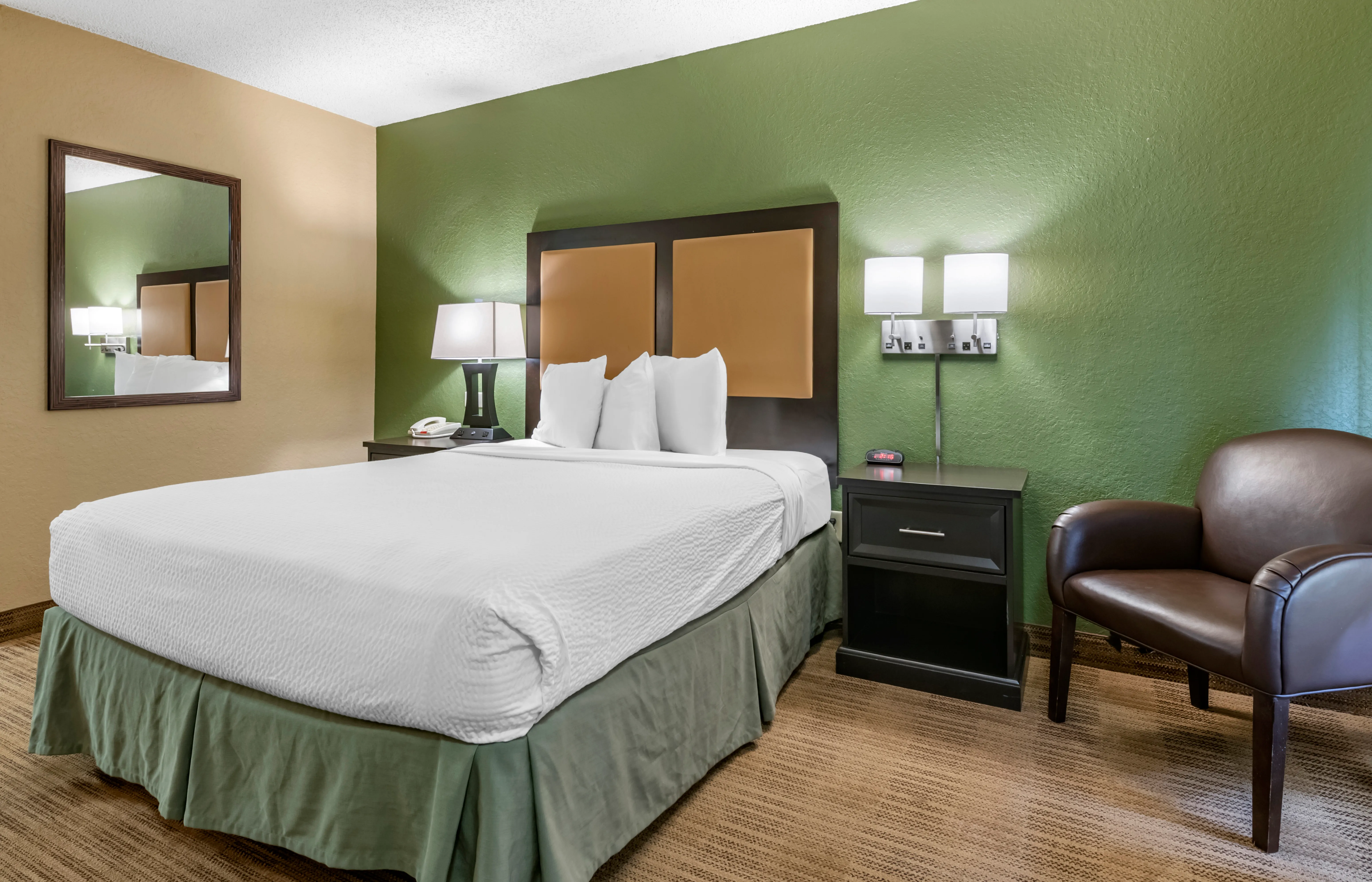 Studio Suite - 1 Queen Bed