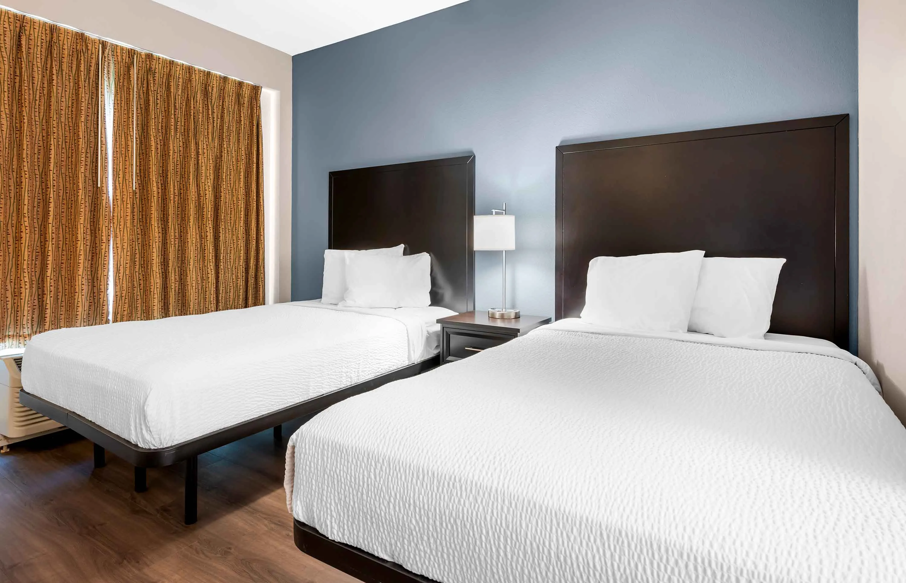 1 Bedroom Suite - 2 Full Beds