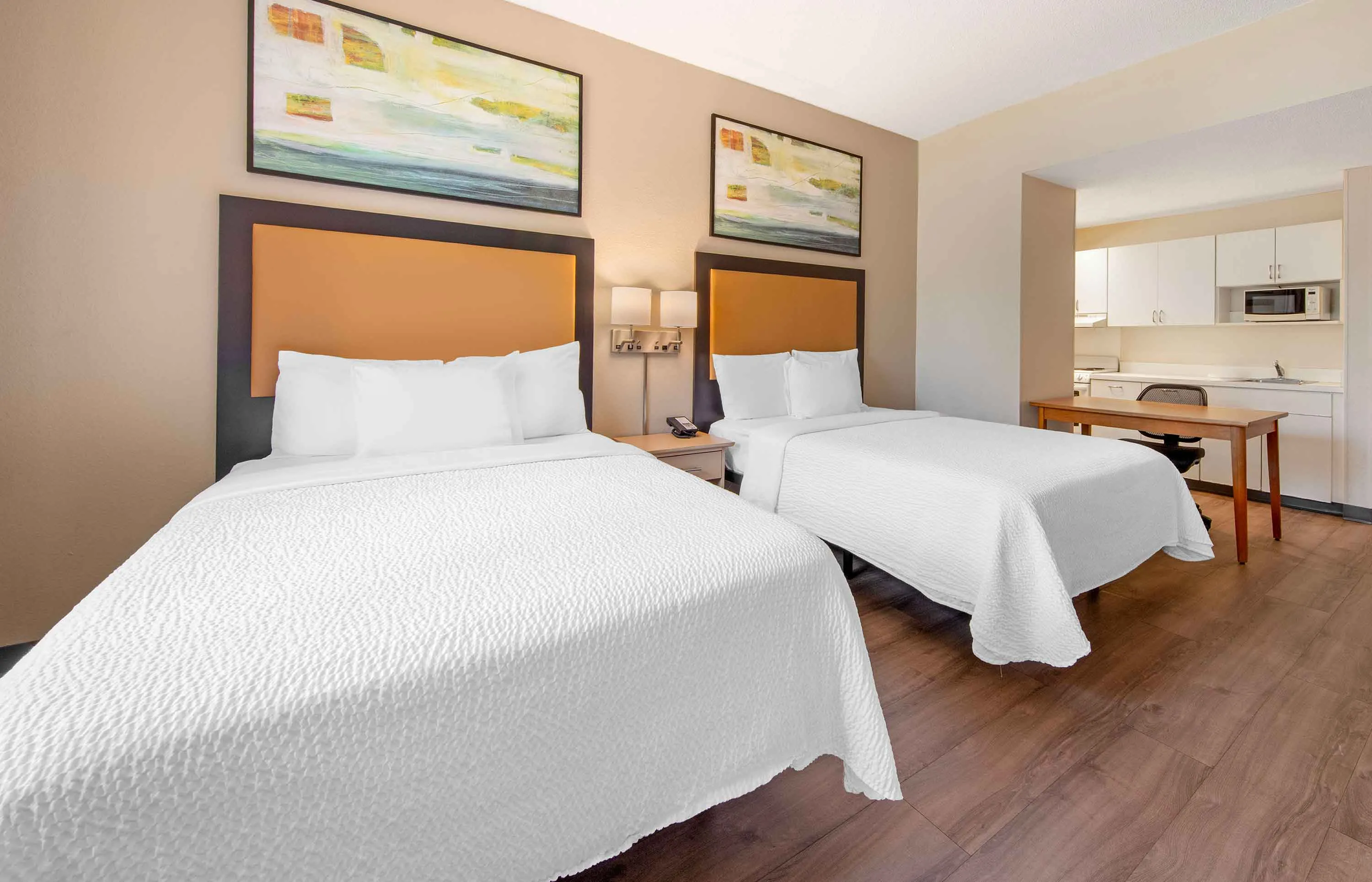 Studio Suite - 2 Full Beds