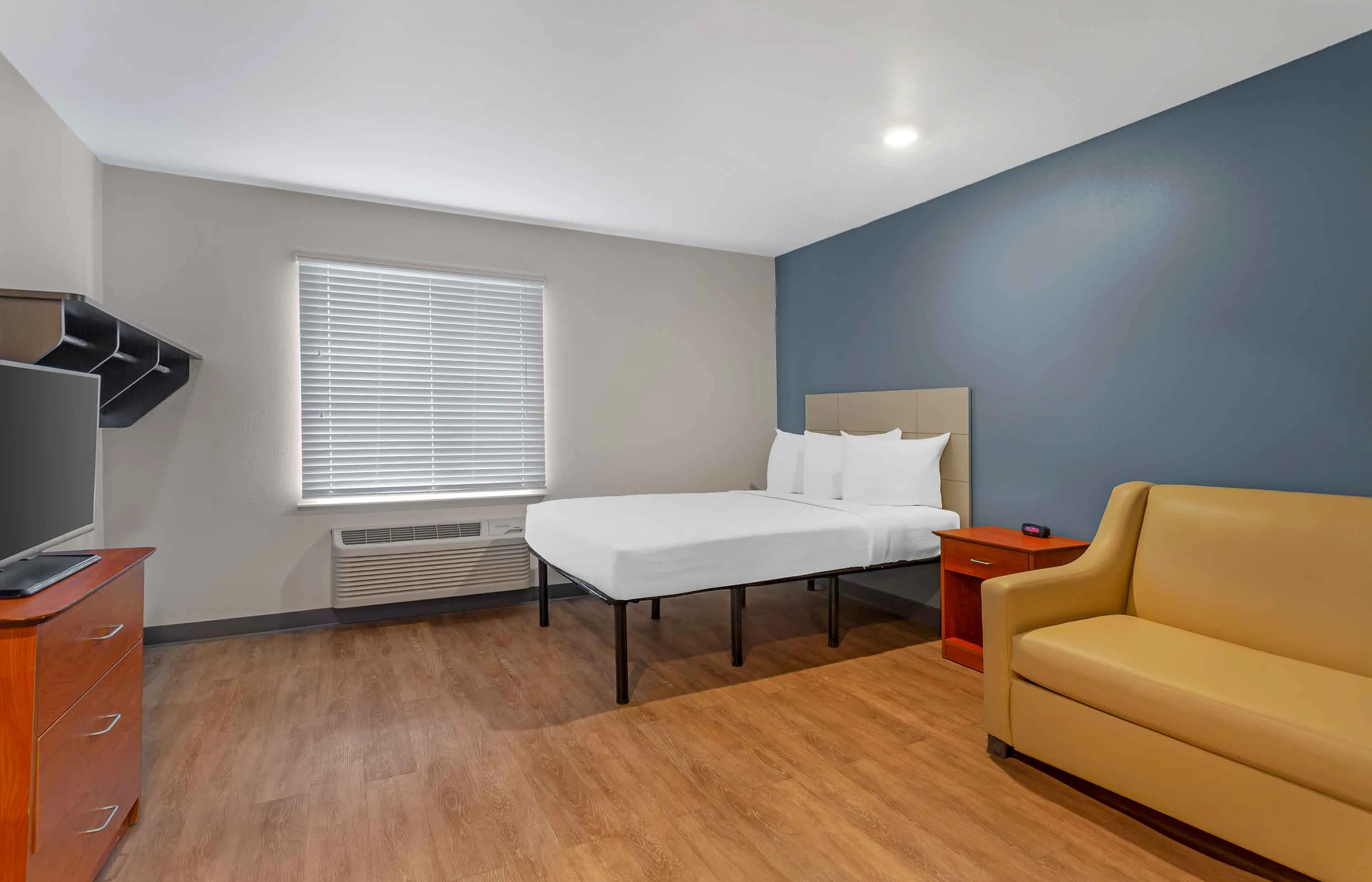 Deluxe Studio - 1 Full Bed