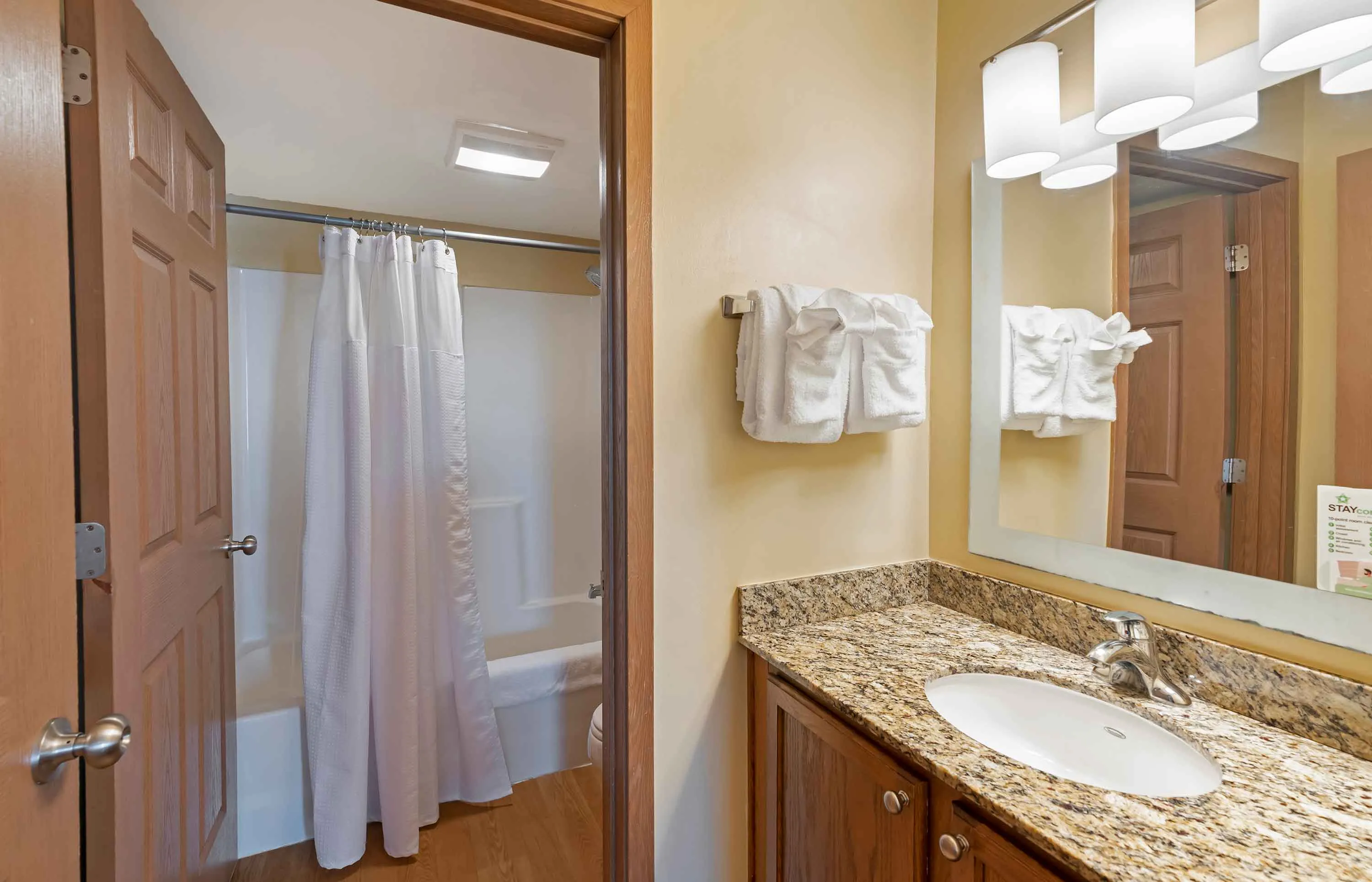 1 Bedroom Suite - 1 Queen Bed