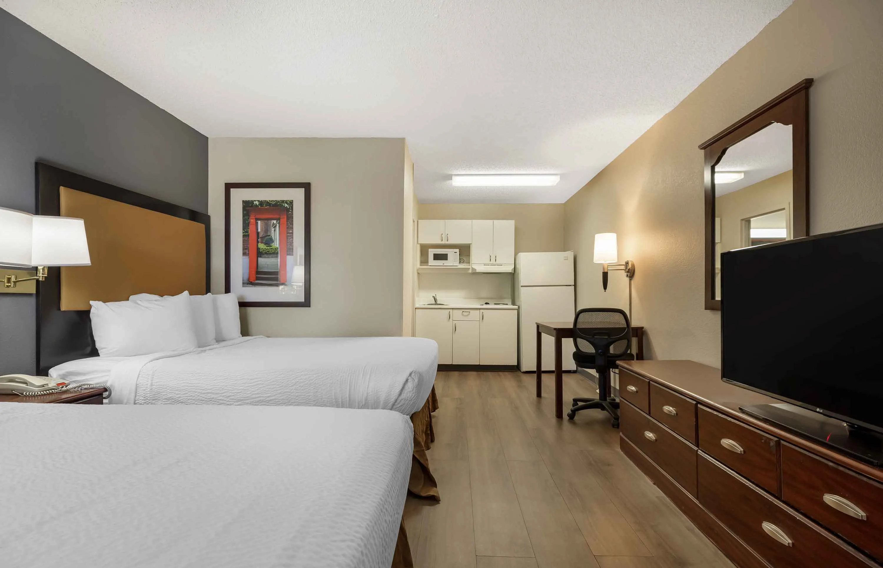 Studio Suite - 2 Full Beds
