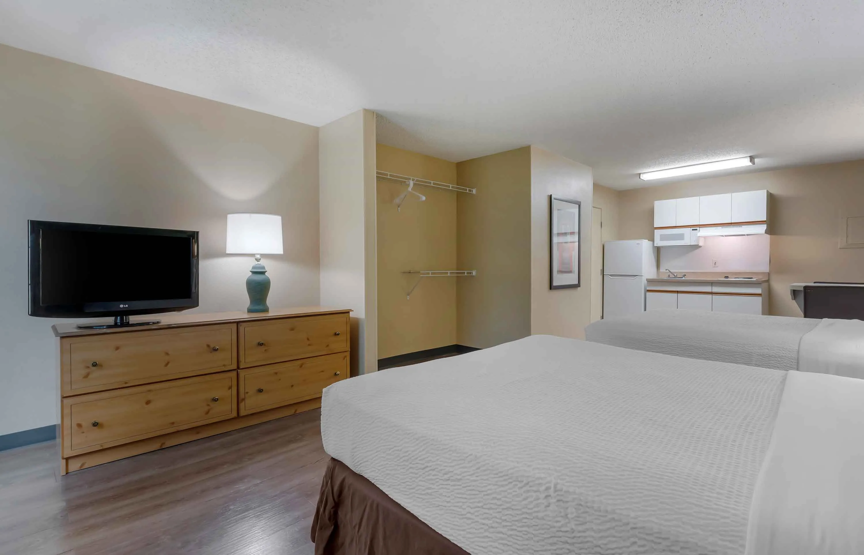 Studio Suite - 2 Full Beds