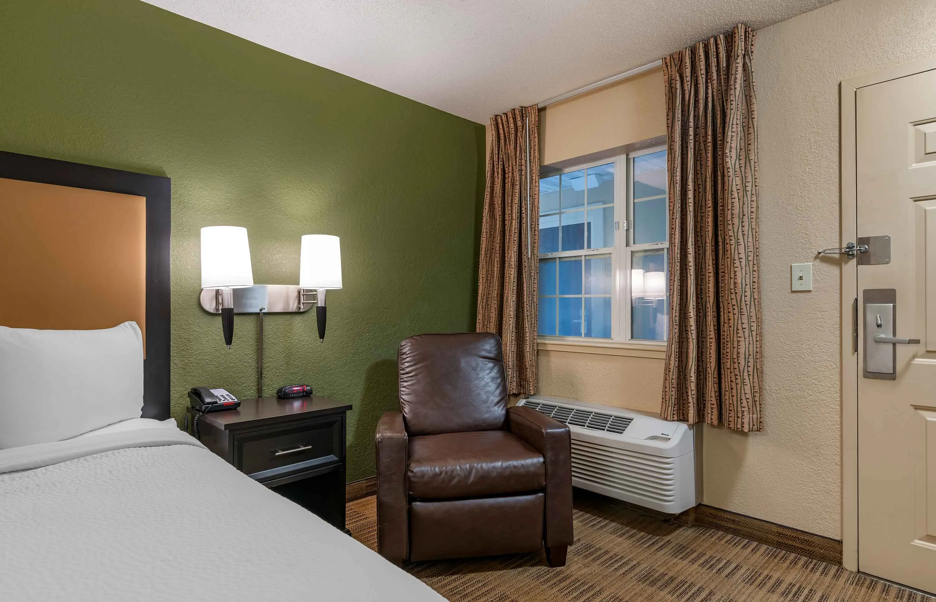 Studio Suite - 1 Queen Bed