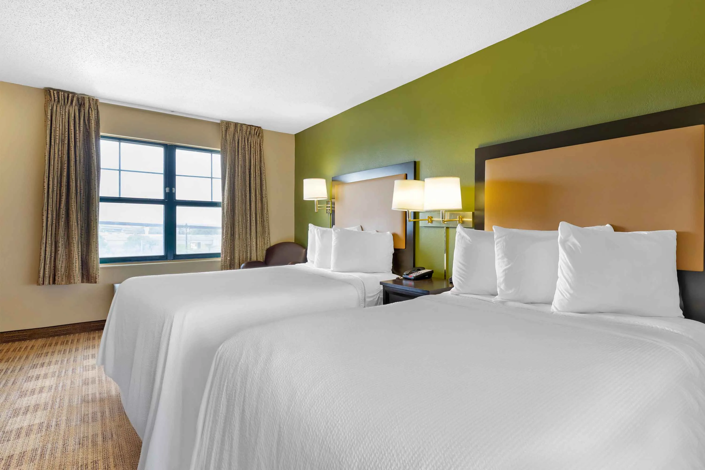 Studio Suite - 2 Full Beds