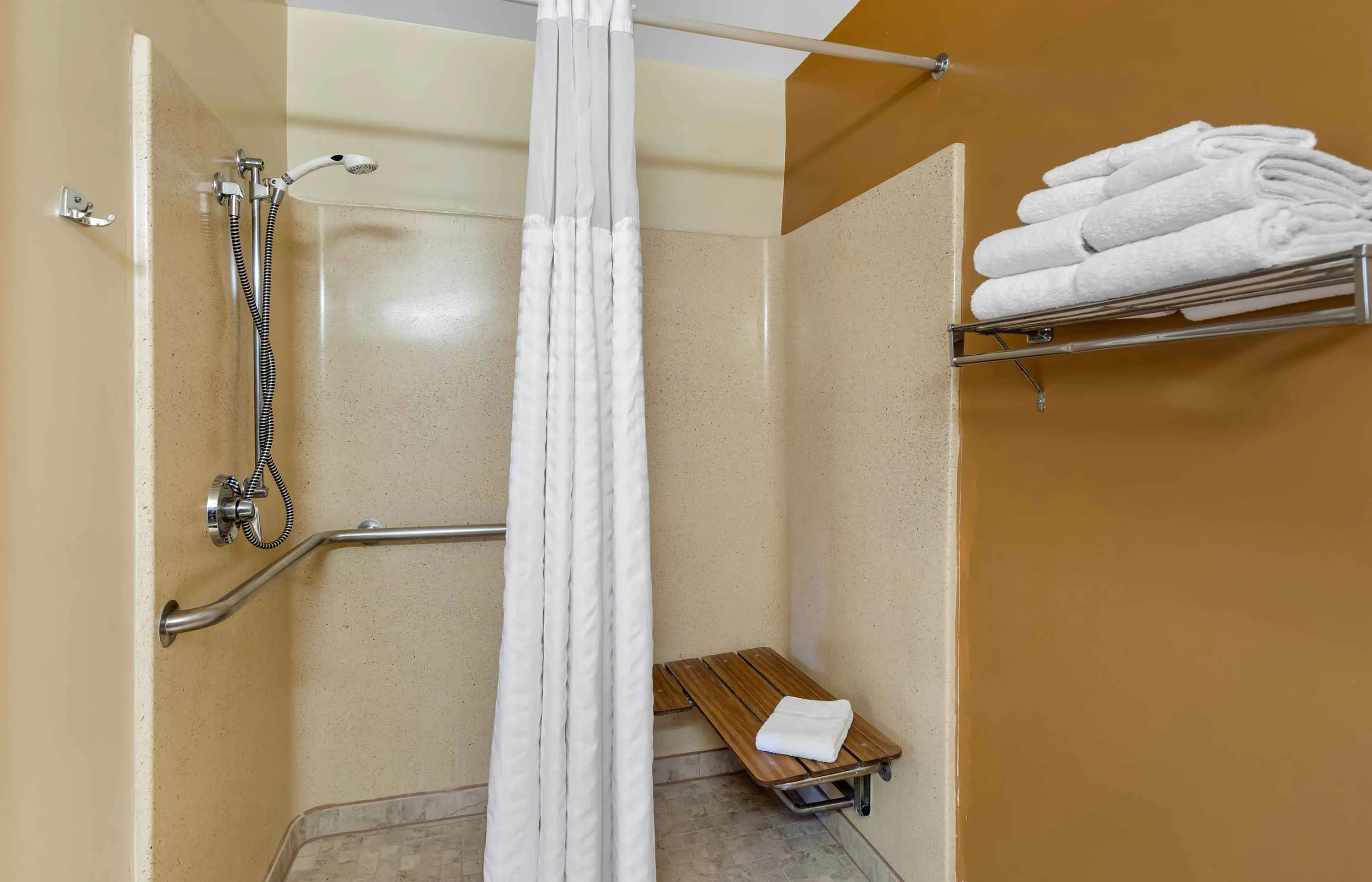 Studio Suite - 2 Full Beds