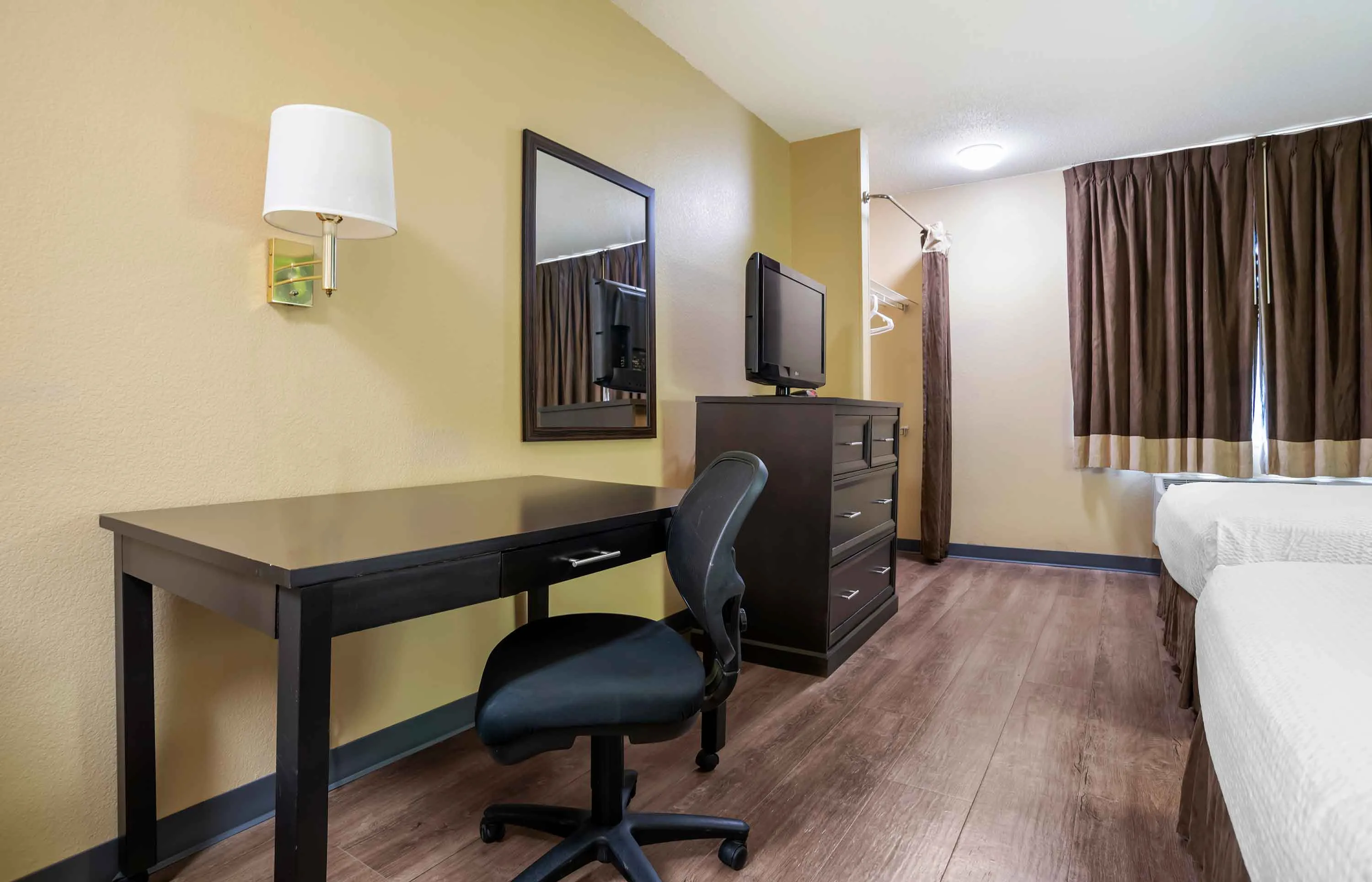 Studio Suite - 2 Full Beds