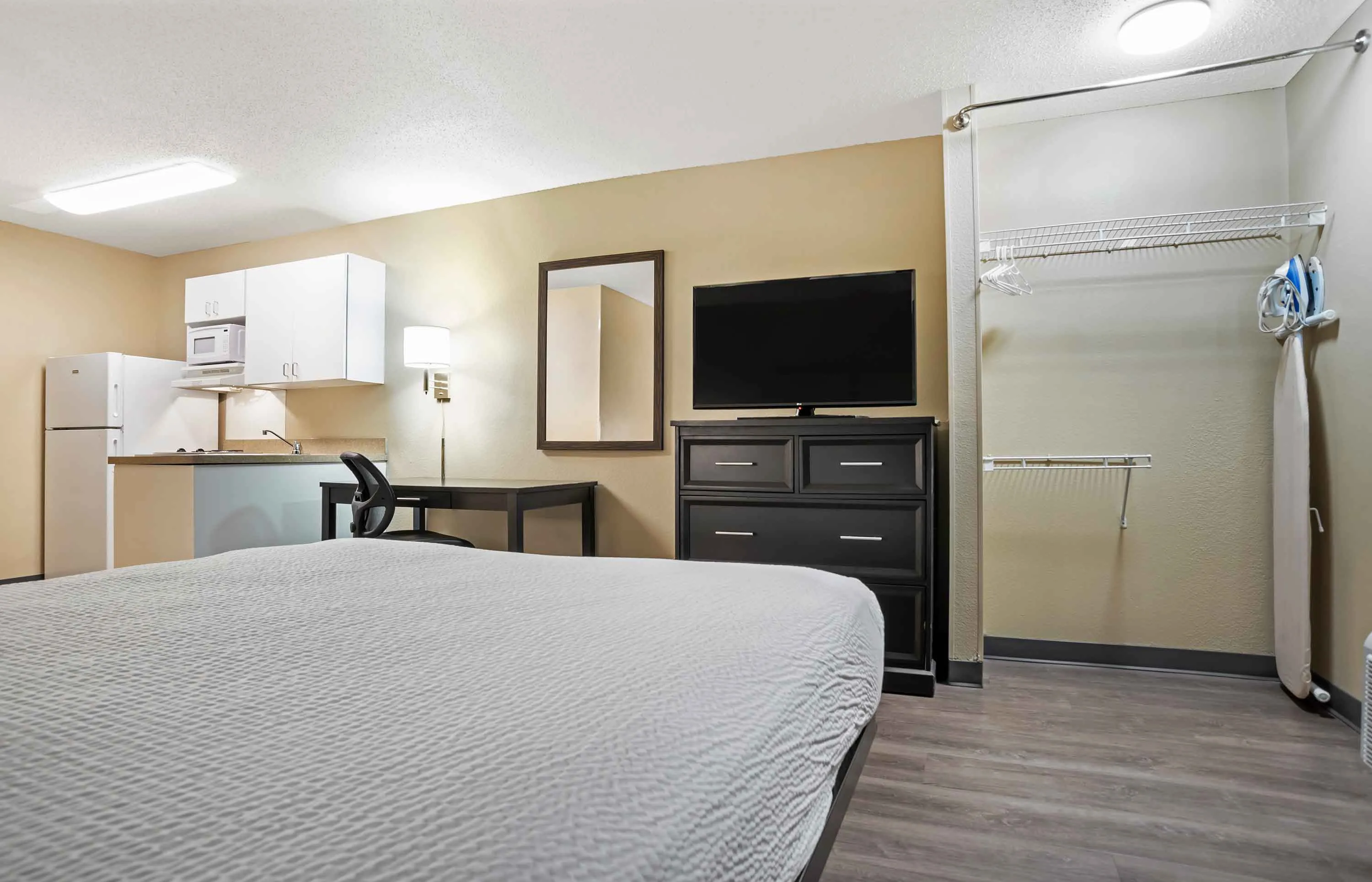 Studio Suite - 1 Queen Bed