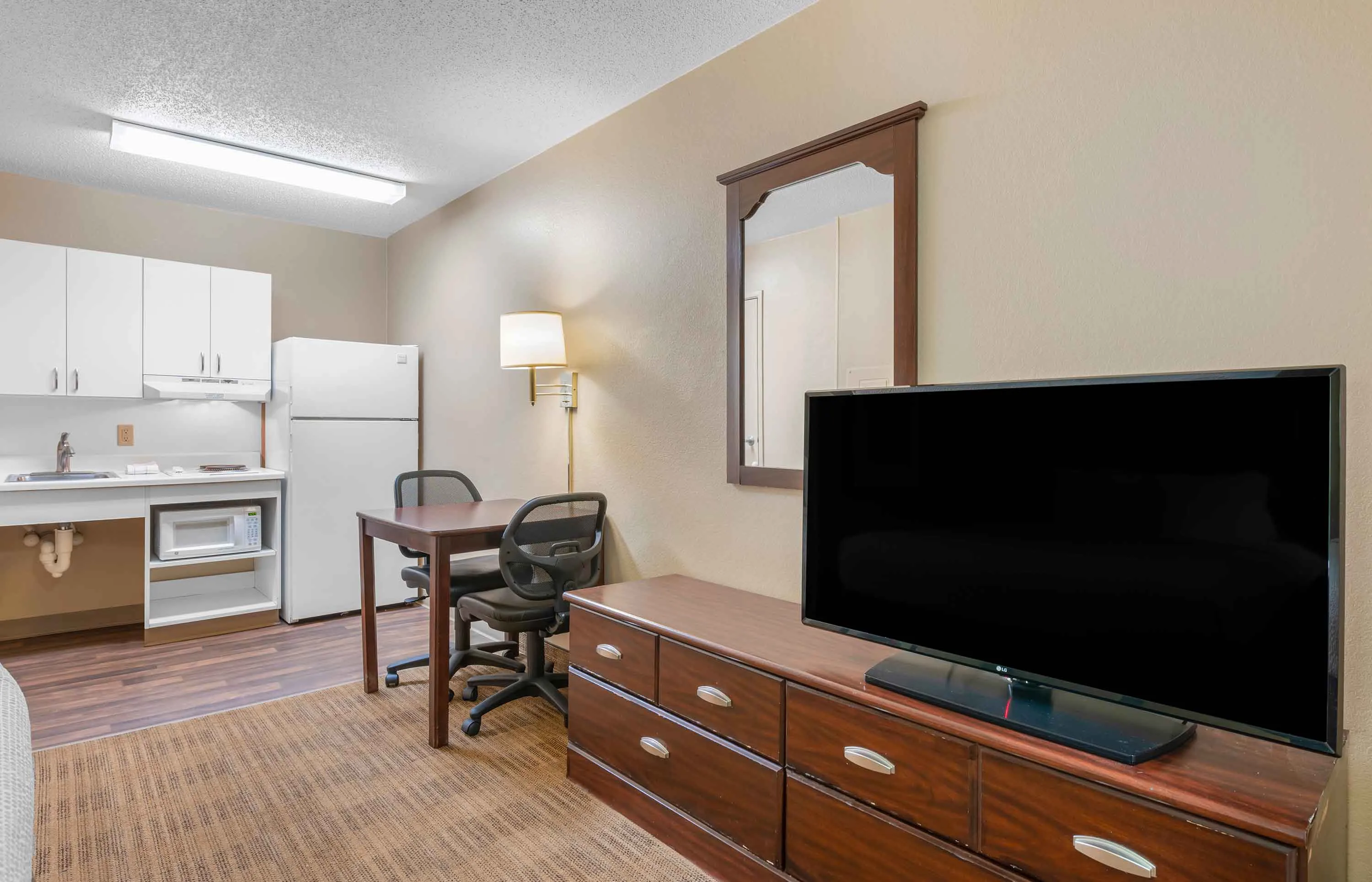 Studio Suite - 2 Full Beds