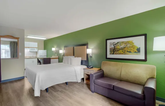 Deluxe Studio - 1 King Bed