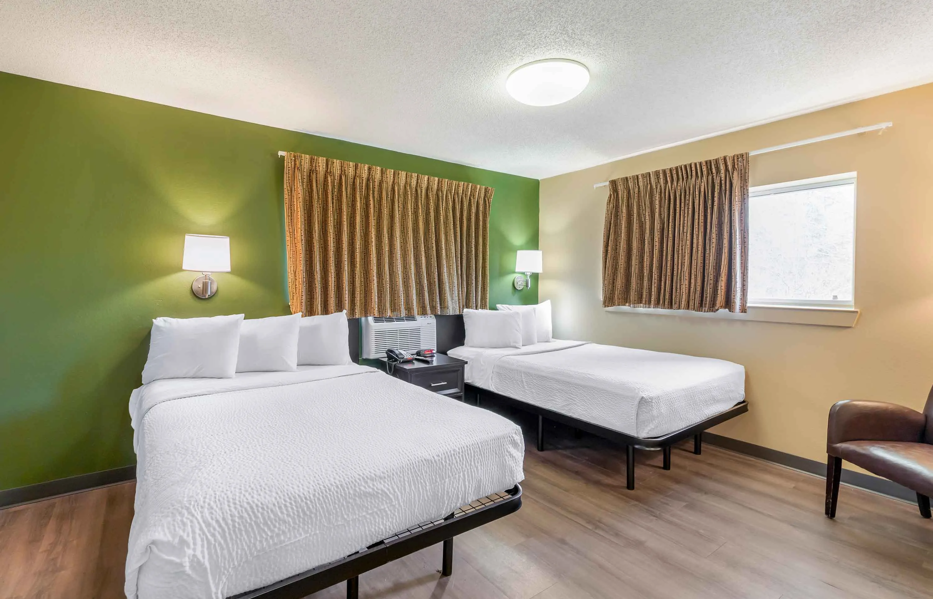 Studio Suite - 2 Full Beds