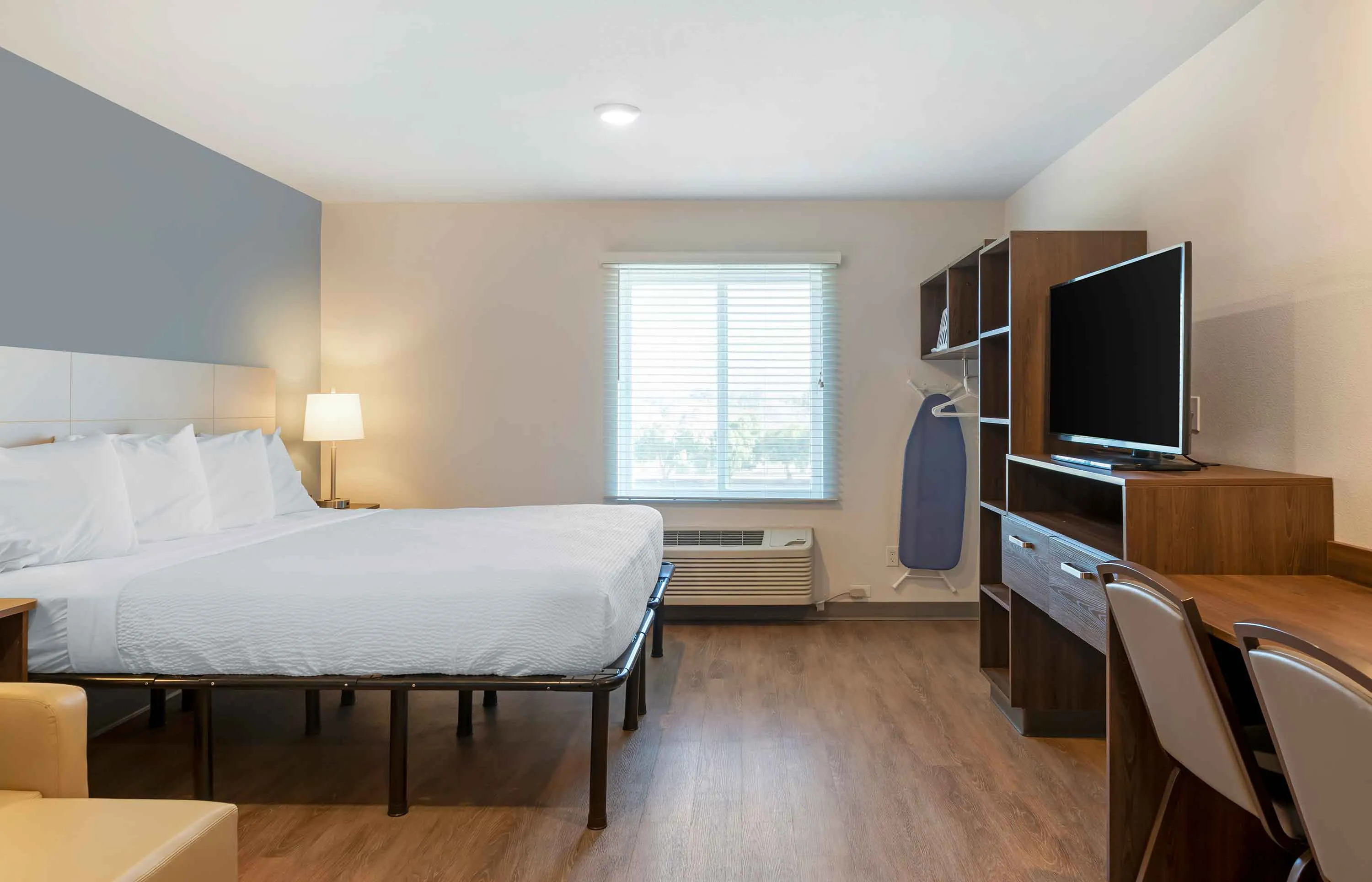 Deluxe Studio - 1 King Bed