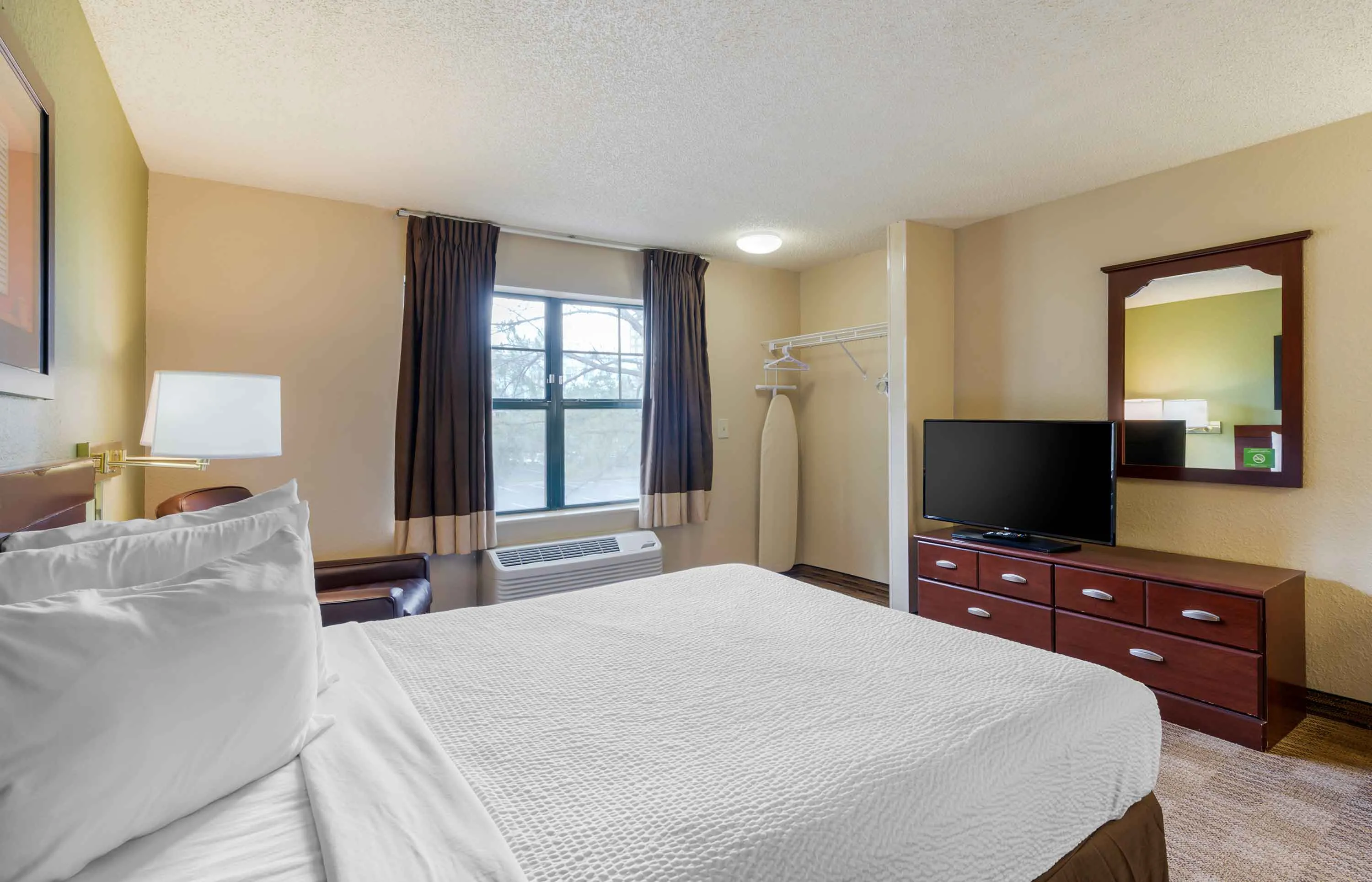 Studio Suite - 1 Queen Bed