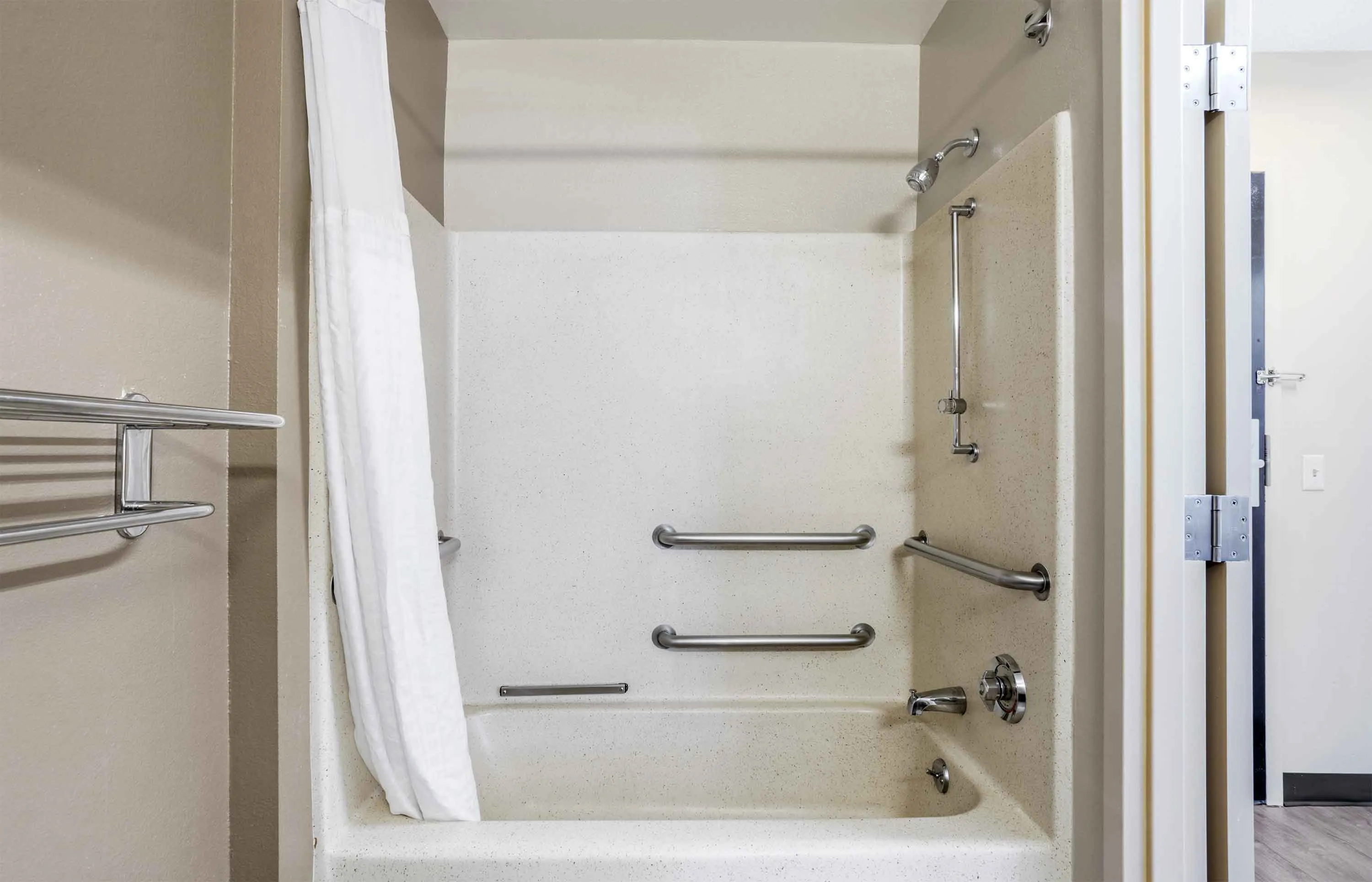 Studio Suite - 1 Queen Bed