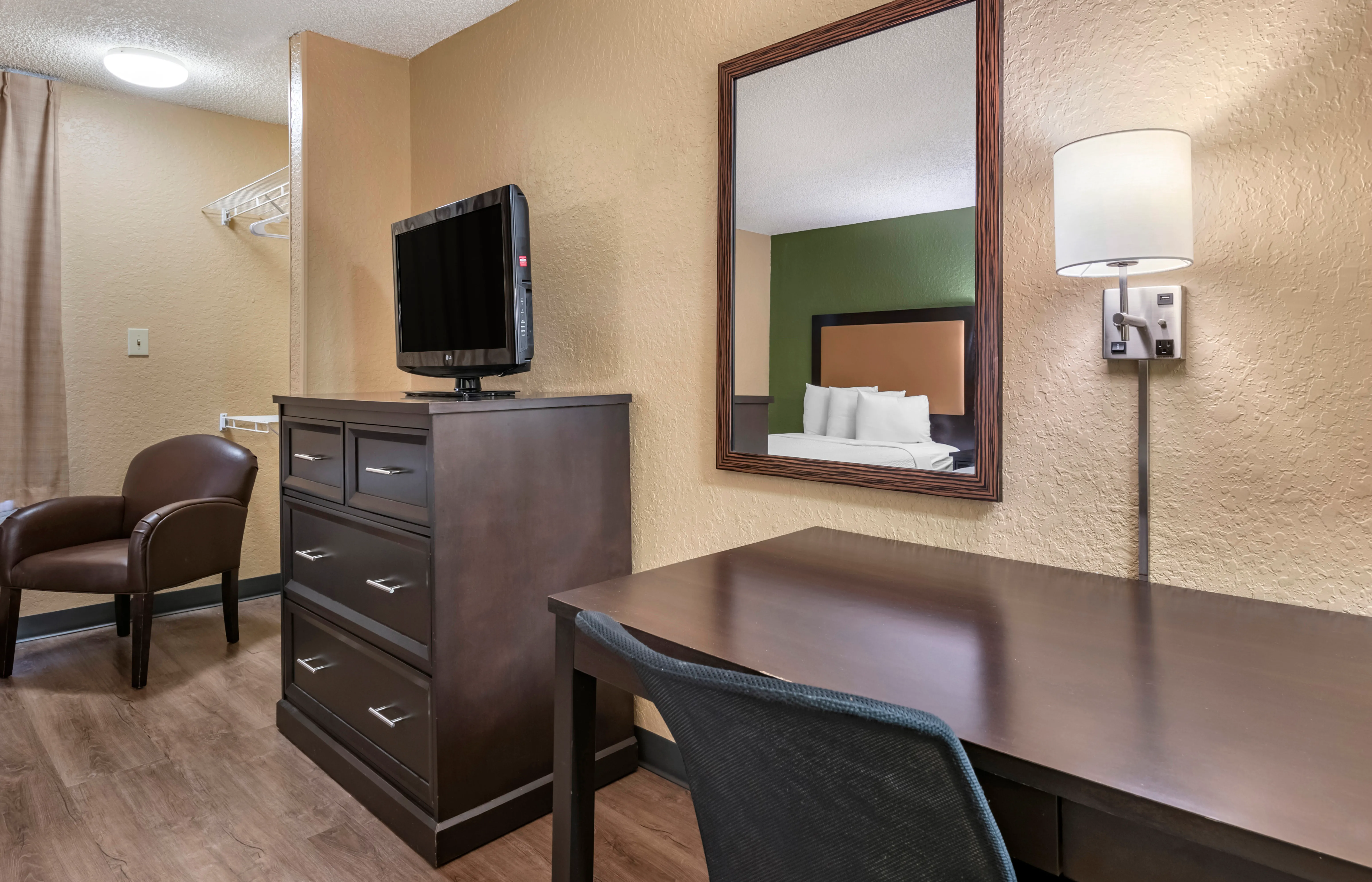 Studio Suite - 2 Full Beds