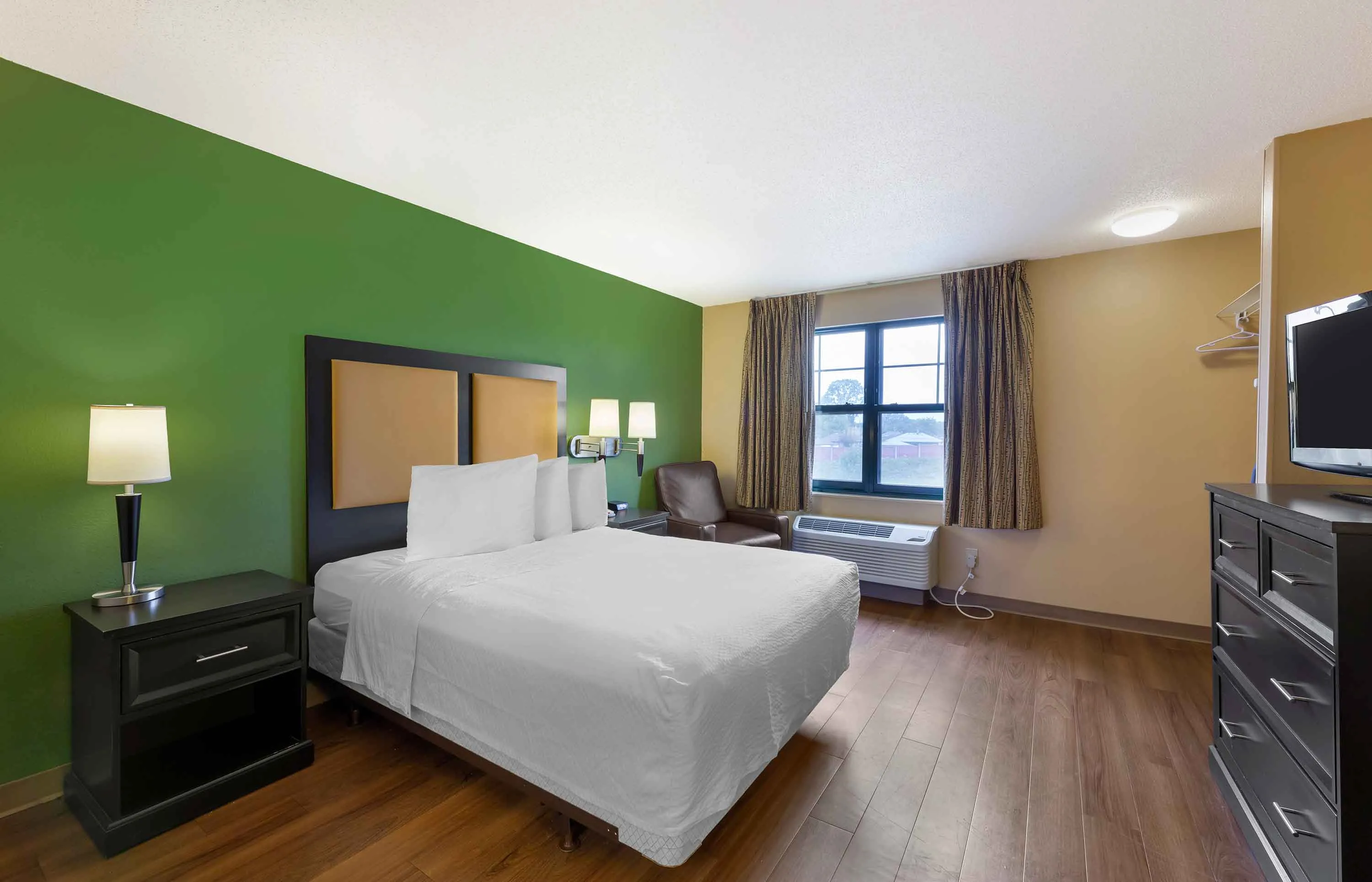 Studio Suite - 1 Queen Bed