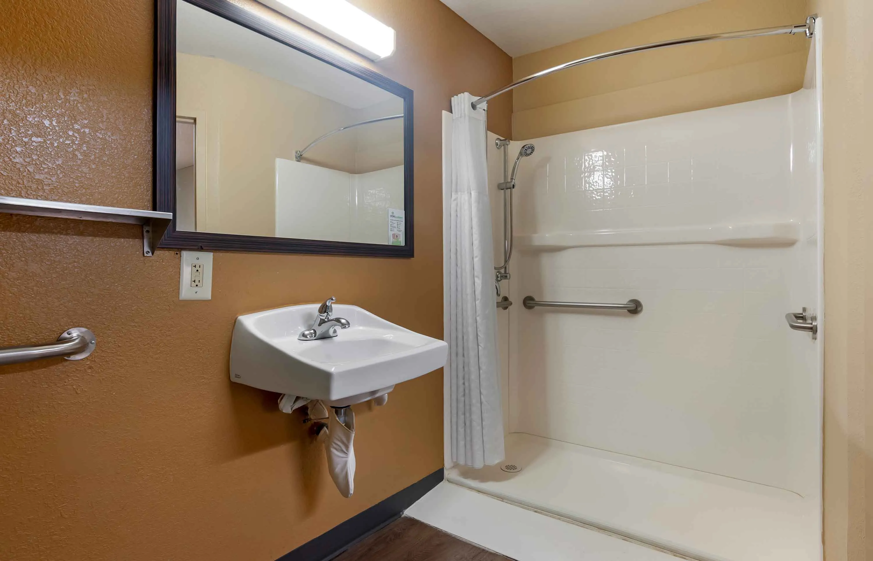 Studio Suite - 1 Queen Bed