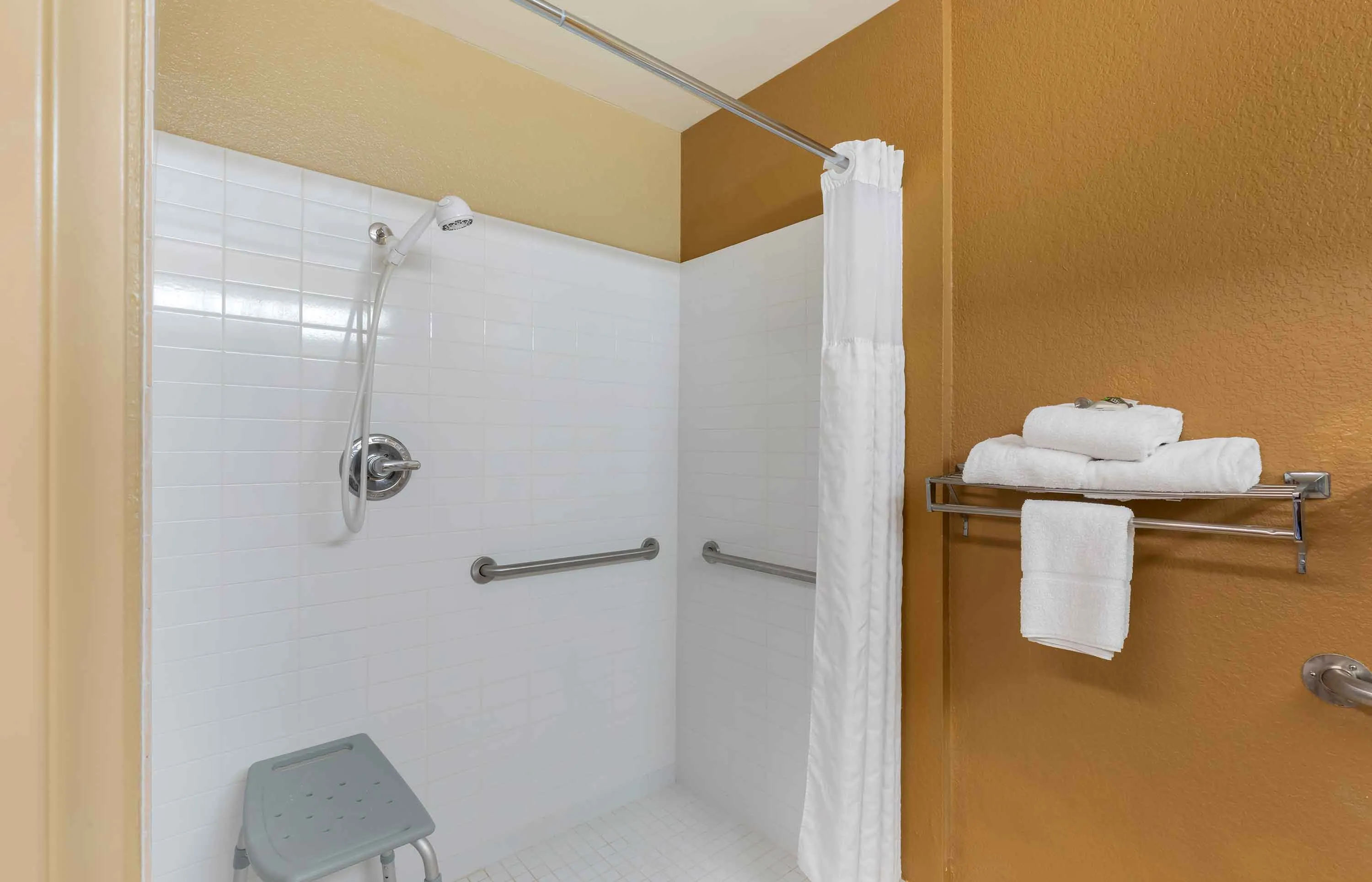 Studio Suite - 2 Full Beds