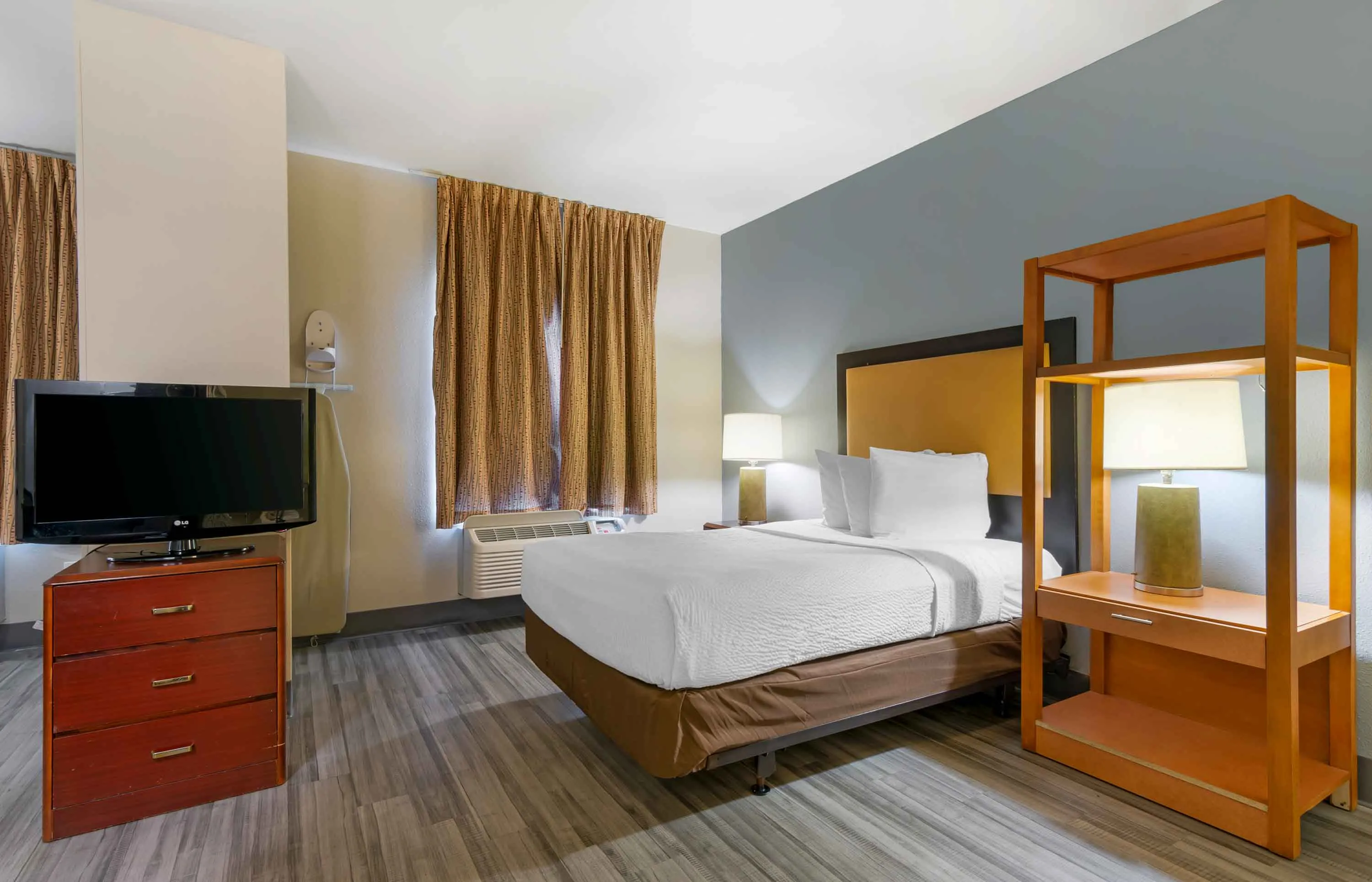 Deluxe Studio - 1 Full Bed