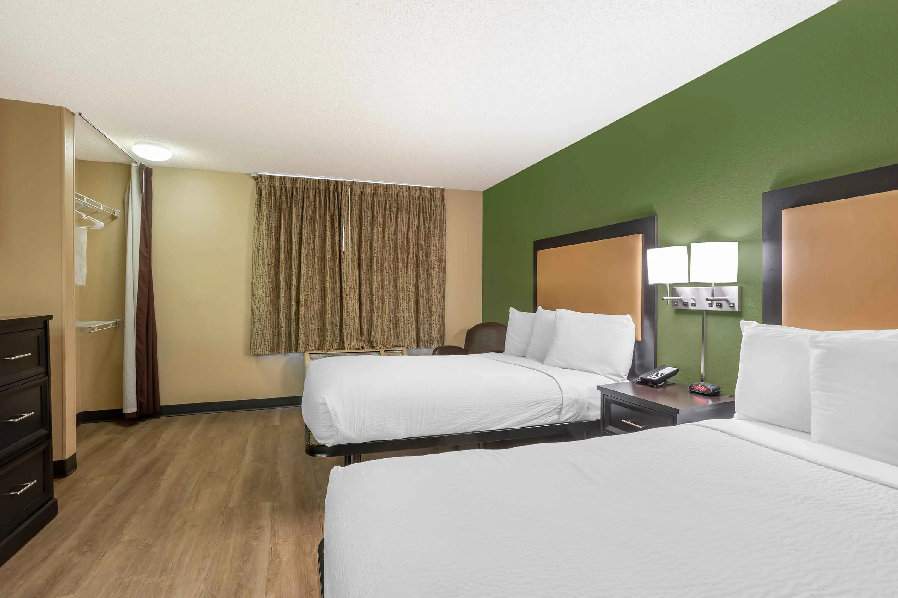 Studio Suite - 2 Full Beds