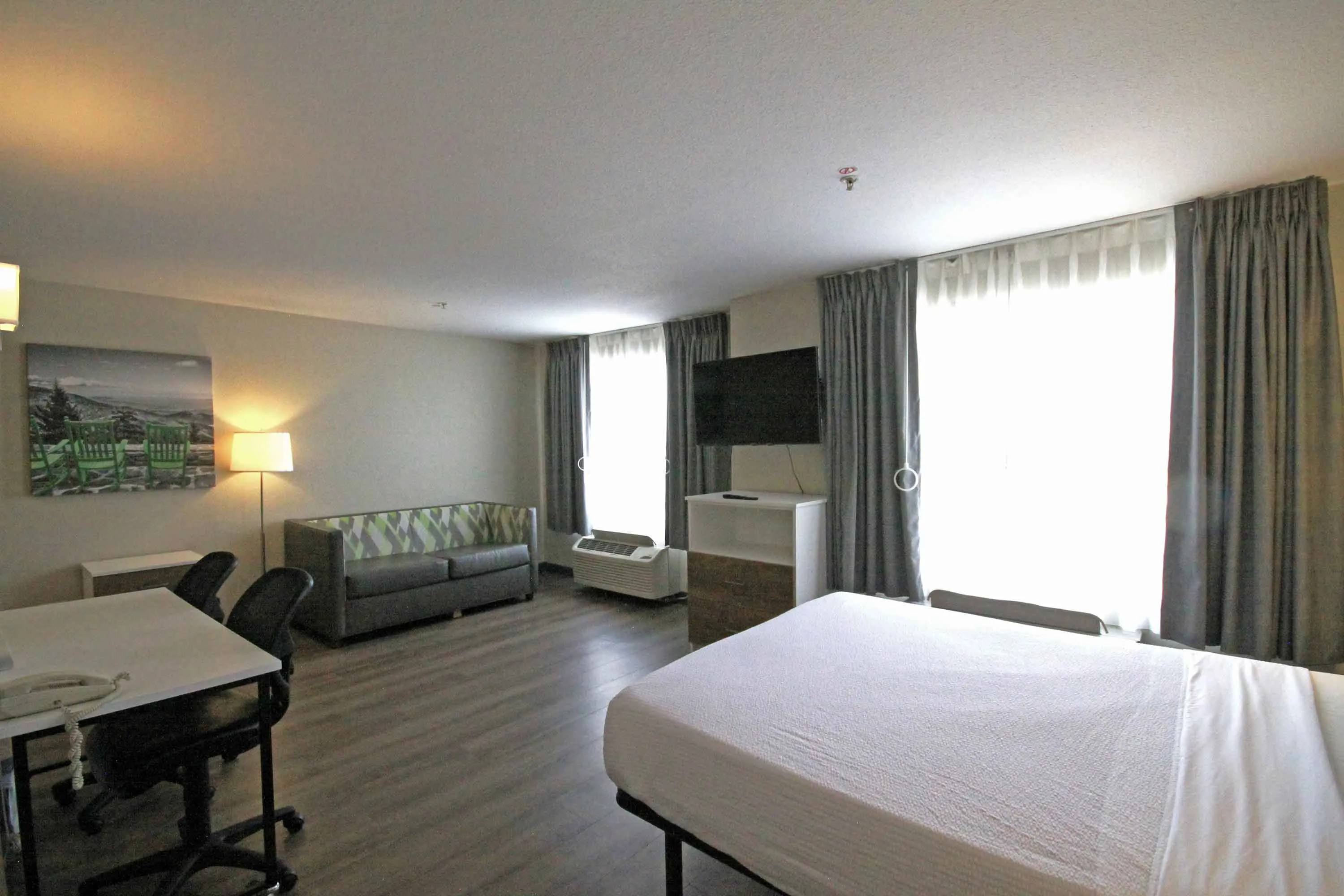 Deluxe Studio - 1 Full Bed