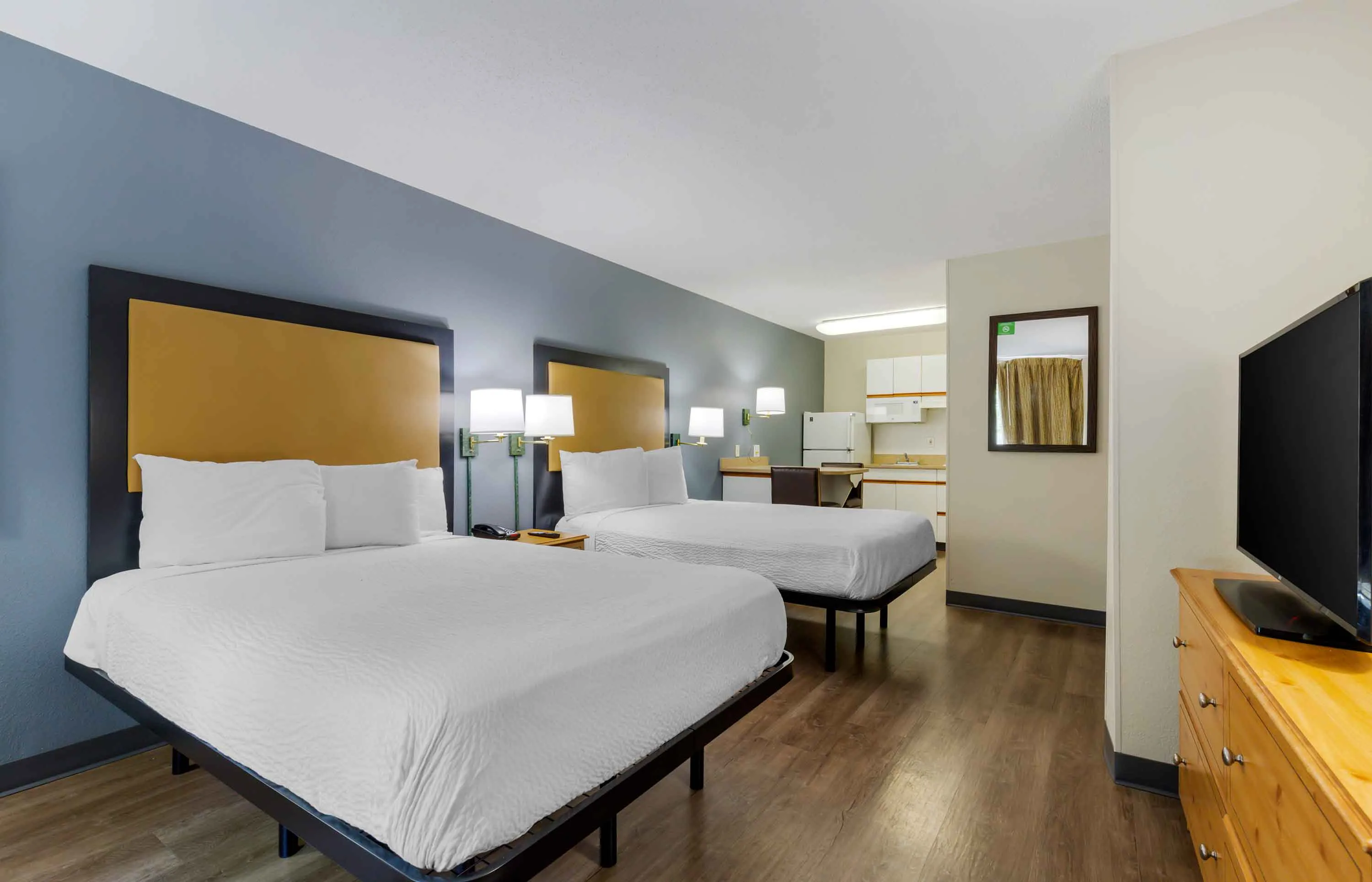 Studio Suite - 2 Full Beds