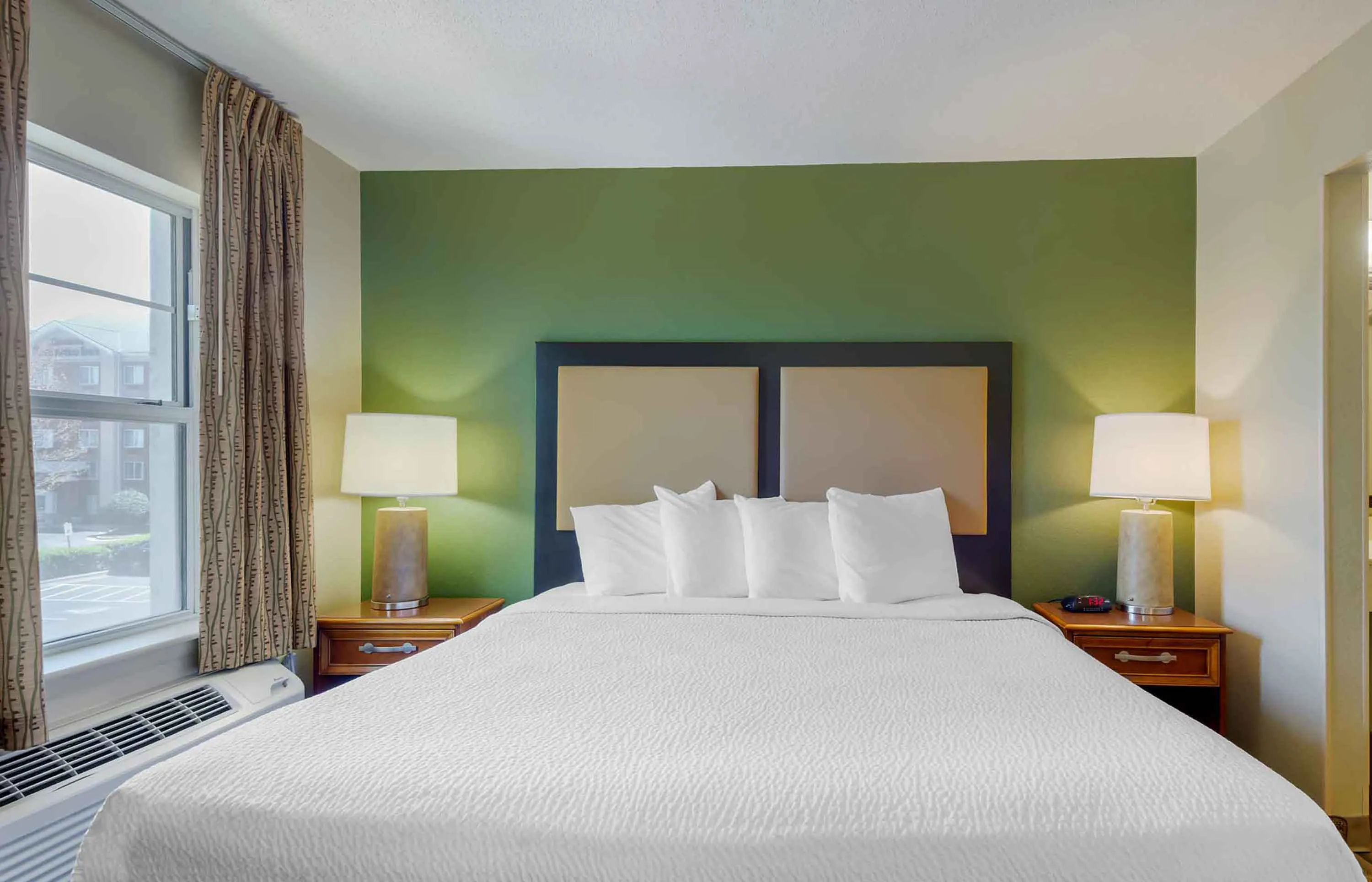 Deluxe Studio - 1 King Bed