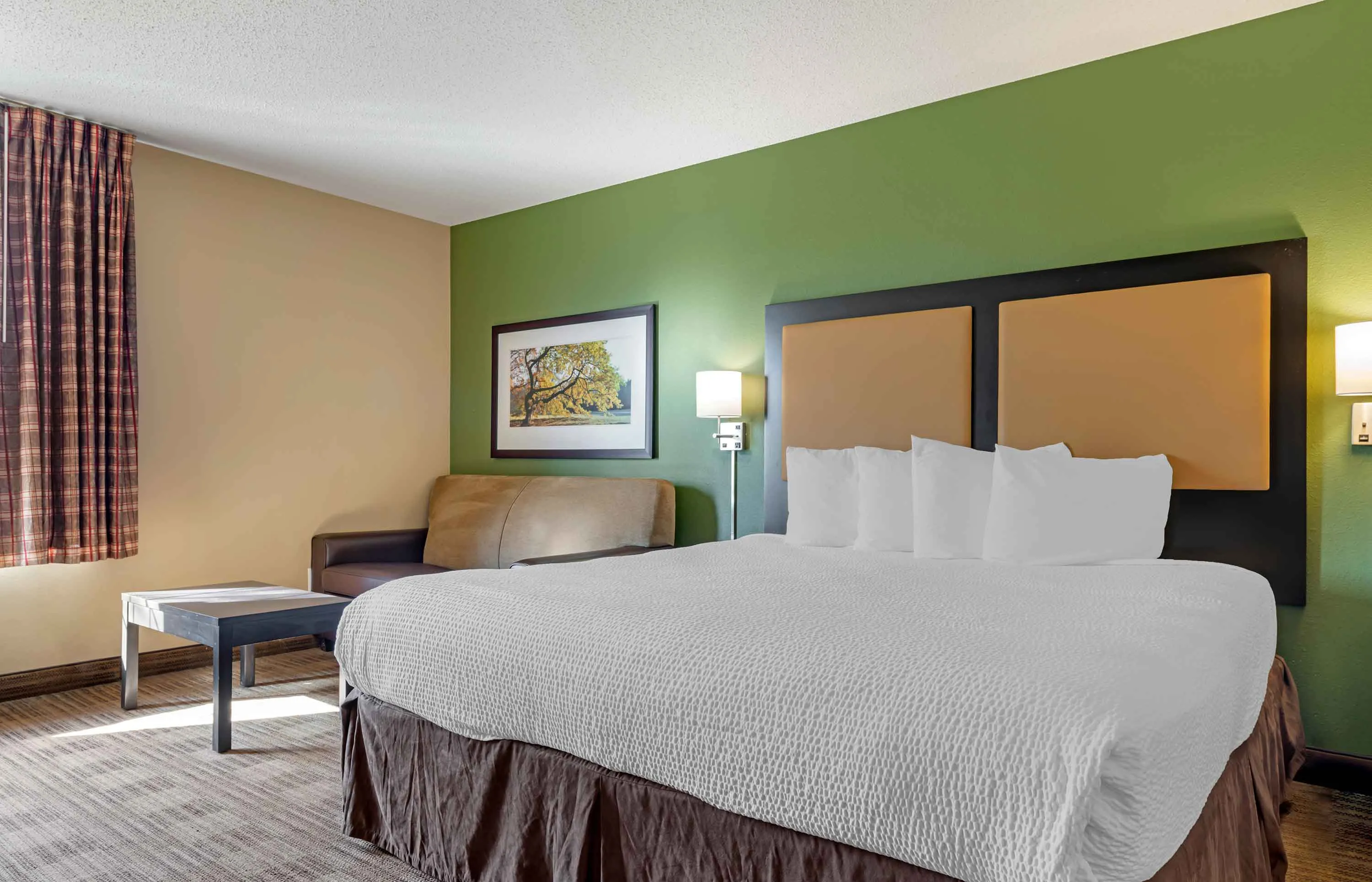 Deluxe Studio - 1 King Bed