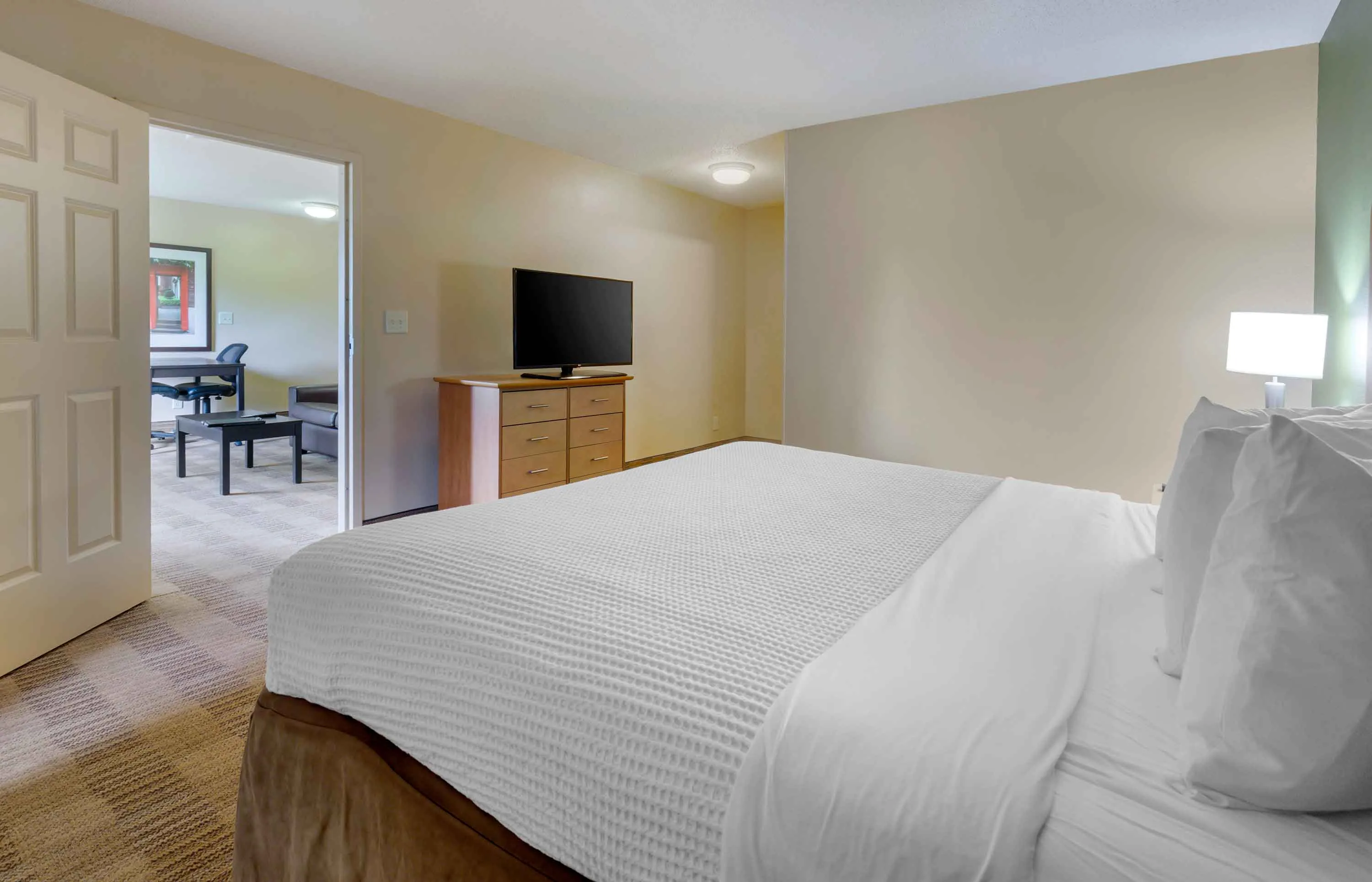 1 Bedroom Suite - 1 King Bed