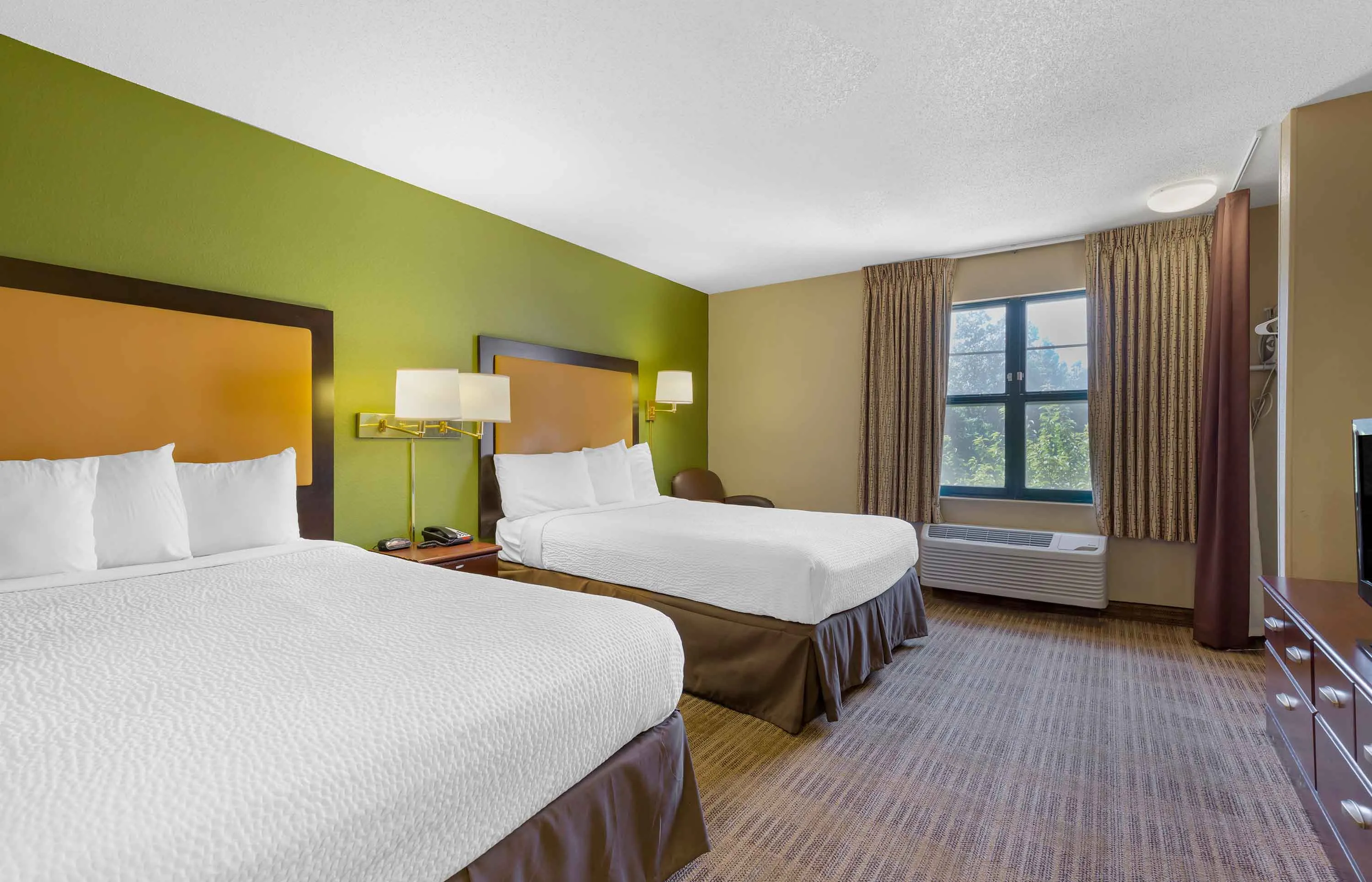 Studio Suite - 2 Full Beds