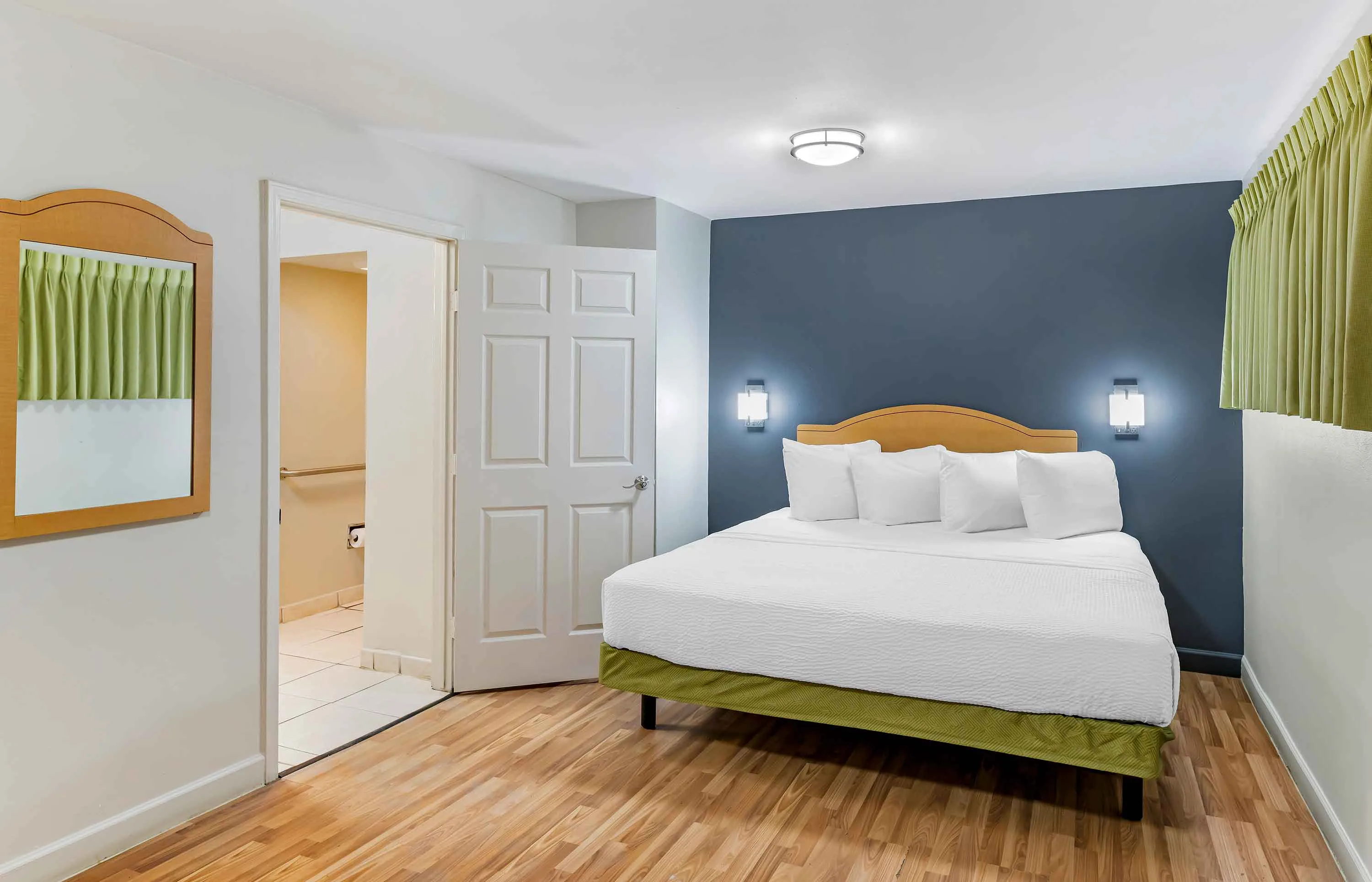 Studio Suite - 1 King and 1 Full Bed