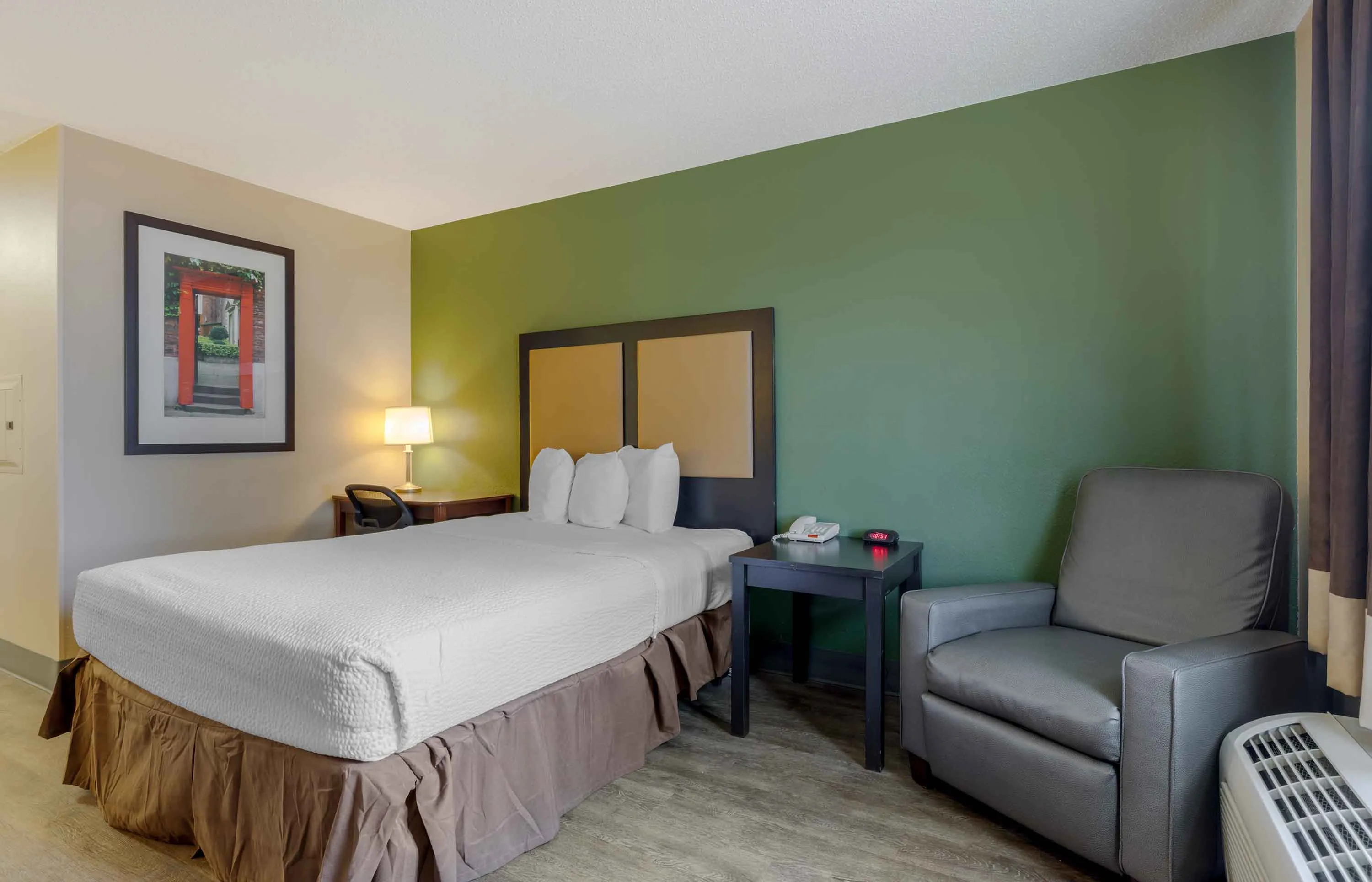Studio Suite - 1 Queen Bed
